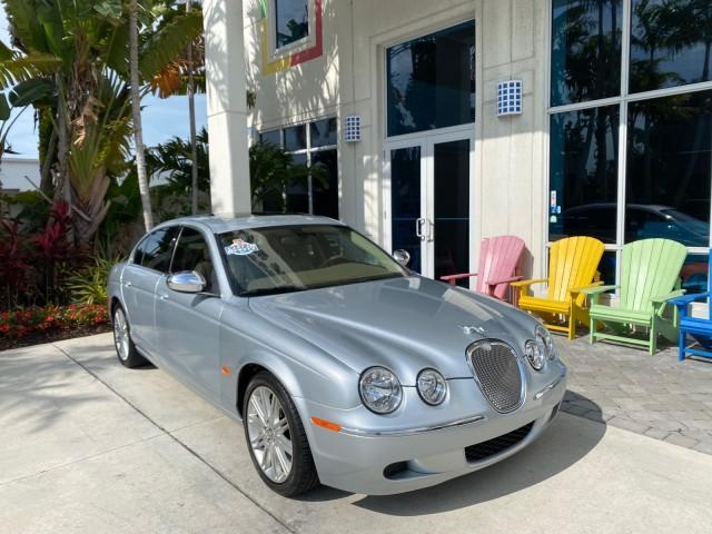 2008 Lunar Grey /Champagne Jaguar S-TYPE 3.0 1 OWNER LOW MILES 27,291 (SAJWA01A58F) with an 3.0L DOHC MPFI 24-Valve V6 Engine engine, Automatic transmission, located at 4701 North Dixie Hwy, Pompano Beach, FL, 33064, (954) 422-2889, 26.240938, -80.123474 - OUR WEBPAGE FLORIDACARS1.COM HAS OVER 100 PHOTOS AND FREE CARFAX LINK 2008 Jaguar S-Type 3.0 1 OWNER Sedan 4 DR 3.0L V6 F DOHC 24V Gasoline 28 MPG Rear Wheel Drive Features ABS Brakes Air Conditioning Alloy Wheels AM/FM Stereo Automatic Transmission CD Audio Cruise Control Front Seat Heaters Leather - Photo#1