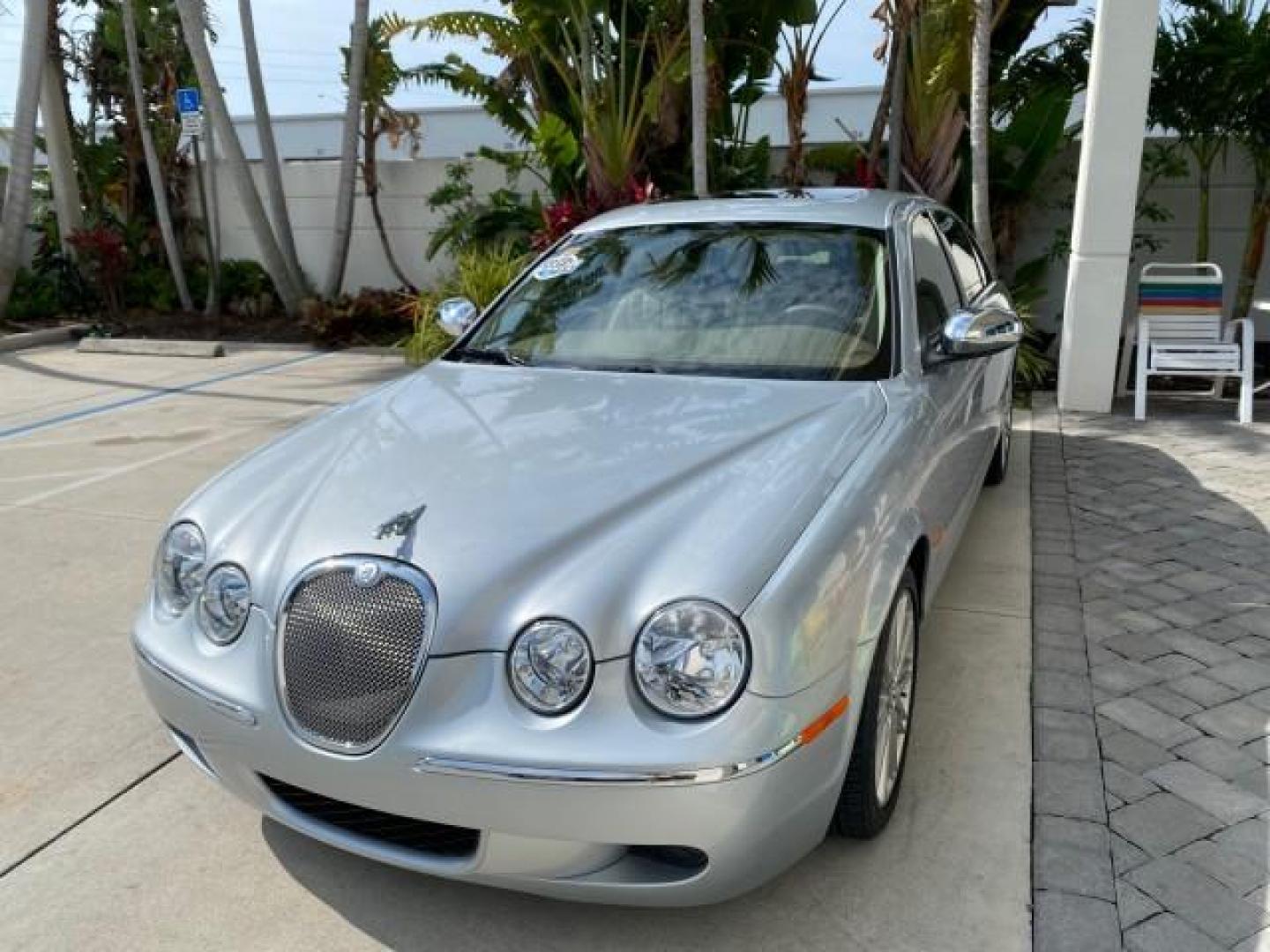 2008 Lunar Grey /Champagne Jaguar S-TYPE 3.0 1 OWNER LOW MILES 27,291 (SAJWA01A58F) with an 3.0L DOHC MPFI 24-Valve V6 Engine engine, Automatic transmission, located at 4701 North Dixie Hwy, Pompano Beach, FL, 33064, (954) 422-2889, 26.240938, -80.123474 - OUR WEBPAGE FLORIDACARS1.COM HAS OVER 100 PHOTOS AND FREE CARFAX LINK 2008 Jaguar S-Type 3.0 1 OWNER Sedan 4 DR 3.0L V6 F DOHC 24V Gasoline 28 MPG Rear Wheel Drive Features ABS Brakes Air Conditioning Alloy Wheels AM/FM Stereo Automatic Transmission CD Audio Cruise Control Front Seat Heaters Leather- Photo#3