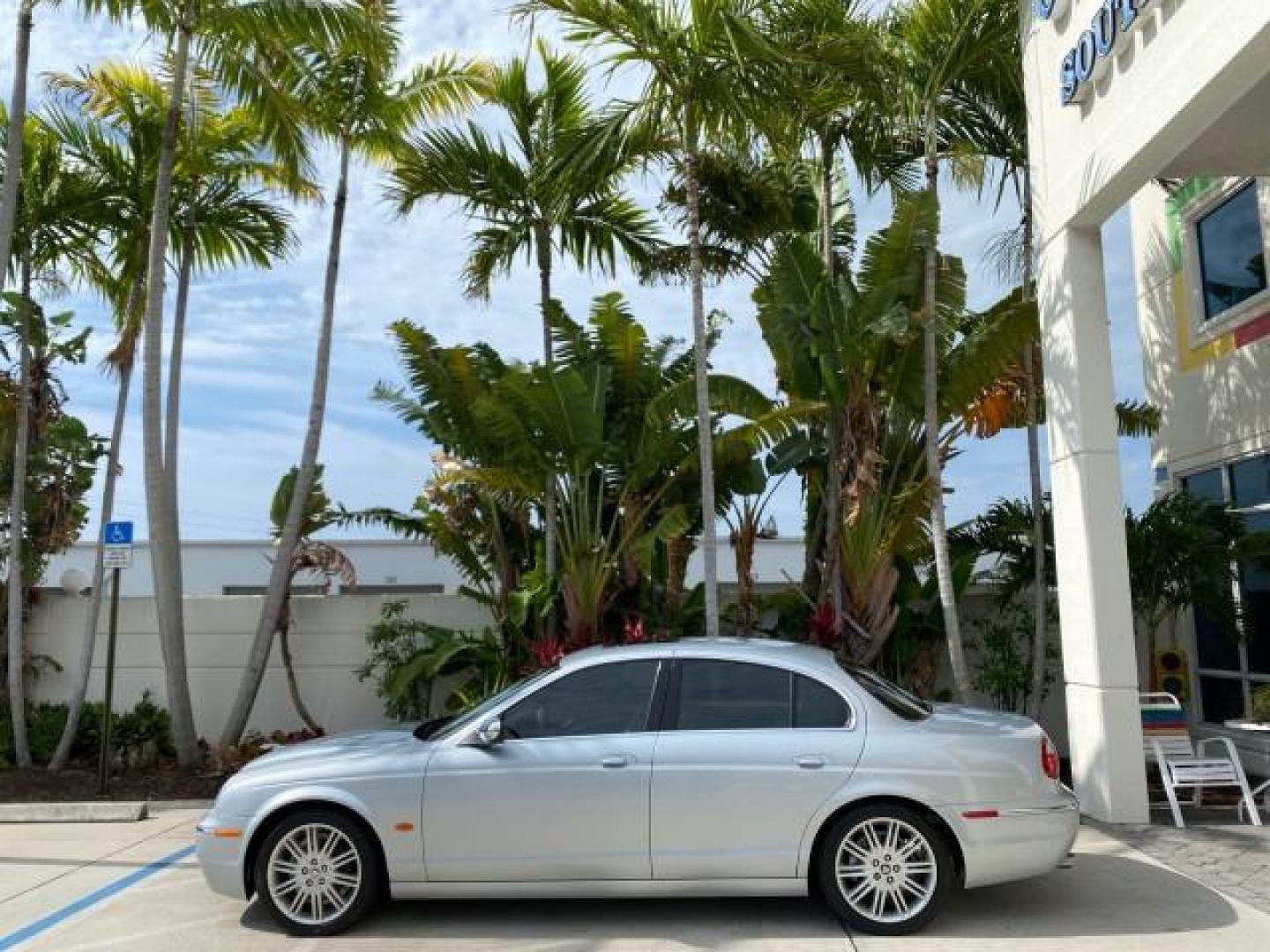 2008 Lunar Grey /Champagne Jaguar S-TYPE 3.0 1 OWNER LOW MILES 27,291 (SAJWA01A58F) with an 3.0L DOHC MPFI 24-Valve V6 Engine engine, Automatic transmission, located at 4701 North Dixie Hwy, Pompano Beach, FL, 33064, (954) 422-2889, 26.240938, -80.123474 - OUR WEBPAGE FLORIDACARS1.COM HAS OVER 100 PHOTOS AND FREE CARFAX LINK 2008 Jaguar S-Type 3.0 1 OWNER Sedan 4 DR 3.0L V6 F DOHC 24V Gasoline 28 MPG Rear Wheel Drive Features ABS Brakes Air Conditioning Alloy Wheels AM/FM Stereo Automatic Transmission CD Audio Cruise Control Front Seat Heaters Leather- Photo#4