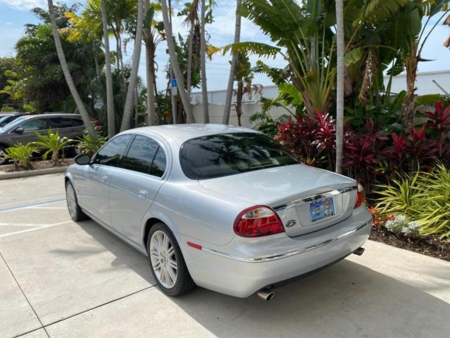2008 Lunar Grey /Champagne Jaguar S-TYPE 3.0 1 OWNER LOW MILES 27,291 (SAJWA01A58F) with an 3.0L DOHC MPFI 24-Valve V6 Engine engine, Automatic transmission, located at 4701 North Dixie Hwy, Pompano Beach, FL, 33064, (954) 422-2889, 26.240938, -80.123474 - OUR WEBPAGE FLORIDACARS1.COM HAS OVER 100 PHOTOS AND FREE CARFAX LINK 2008 Jaguar S-Type 3.0 1 OWNER Sedan 4 DR 3.0L V6 F DOHC 24V Gasoline 28 MPG Rear Wheel Drive Features ABS Brakes Air Conditioning Alloy Wheels AM/FM Stereo Automatic Transmission CD Audio Cruise Control Front Seat Heaters Leather- Photo#5