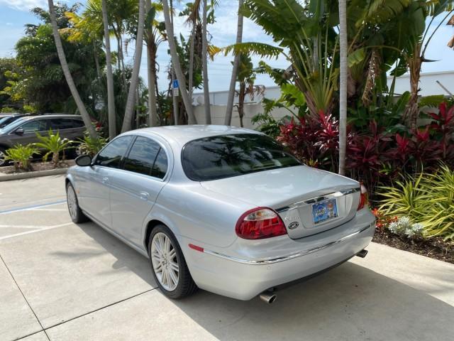 2008 Lunar Grey /Champagne Jaguar S-TYPE 3.0 1 OWNER LOW MILES 27,291 (SAJWA01A58F) with an 3.0L DOHC MPFI 24-Valve V6 Engine engine, Automatic transmission, located at 4701 North Dixie Hwy, Pompano Beach, FL, 33064, (954) 422-2889, 26.240938, -80.123474 - OUR WEBPAGE FLORIDACARS1.COM HAS OVER 100 PHOTOS AND FREE CARFAX LINK 2008 Jaguar S-Type 3.0 1 OWNER Sedan 4 DR 3.0L V6 F DOHC 24V Gasoline 28 MPG Rear Wheel Drive Features ABS Brakes Air Conditioning Alloy Wheels AM/FM Stereo Automatic Transmission CD Audio Cruise Control Front Seat Heaters Leather - Photo#5