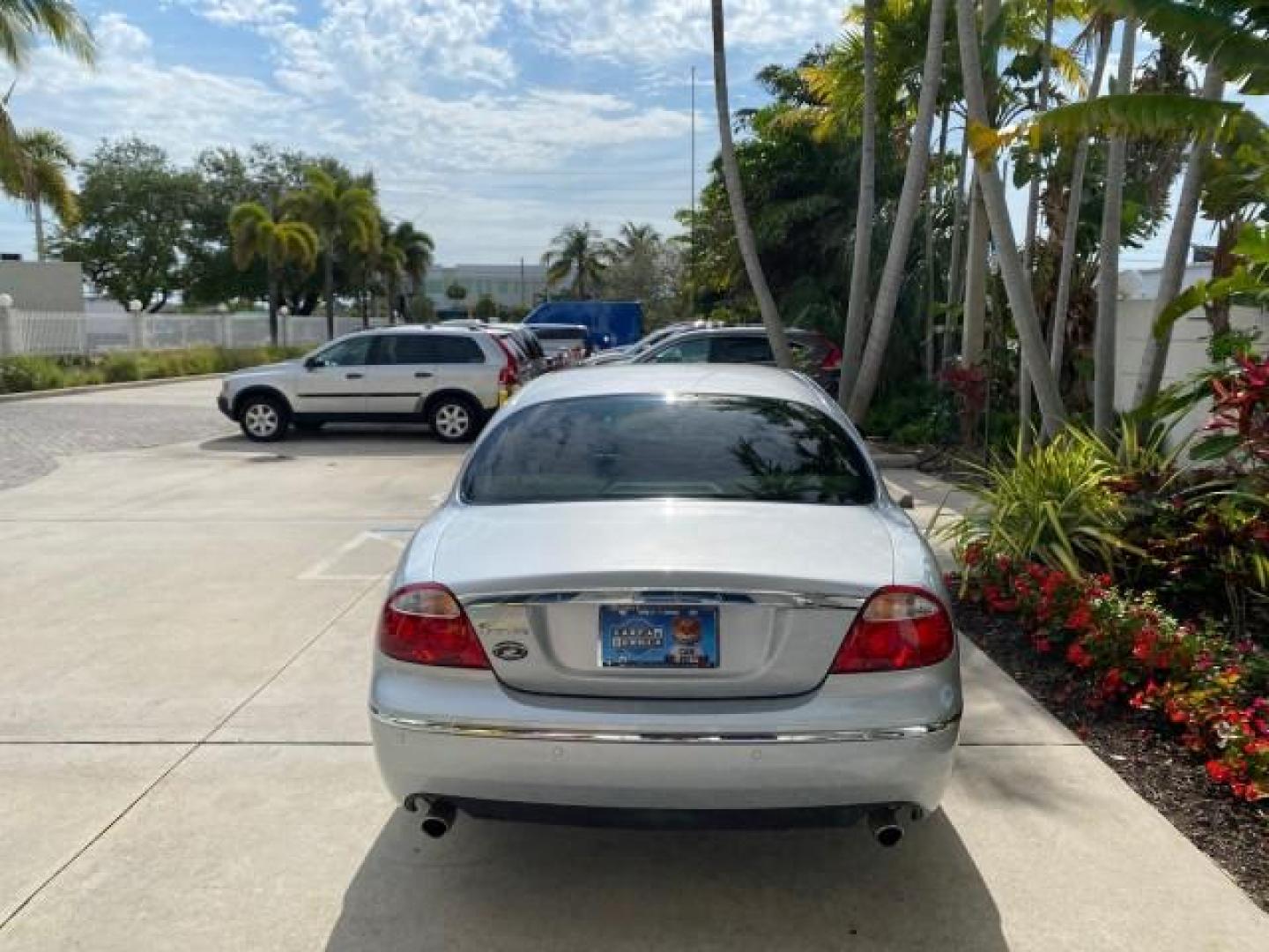 2008 Lunar Grey /Champagne Jaguar S-TYPE 3.0 1 OWNER LOW MILES 27,291 (SAJWA01A58F) with an 3.0L DOHC MPFI 24-Valve V6 Engine engine, Automatic transmission, located at 4701 North Dixie Hwy, Pompano Beach, FL, 33064, (954) 422-2889, 26.240938, -80.123474 - OUR WEBPAGE FLORIDACARS1.COM HAS OVER 100 PHOTOS AND FREE CARFAX LINK 2008 Jaguar S-Type 3.0 1 OWNER Sedan 4 DR 3.0L V6 F DOHC 24V Gasoline 28 MPG Rear Wheel Drive Features ABS Brakes Air Conditioning Alloy Wheels AM/FM Stereo Automatic Transmission CD Audio Cruise Control Front Seat Heaters Leather- Photo#6