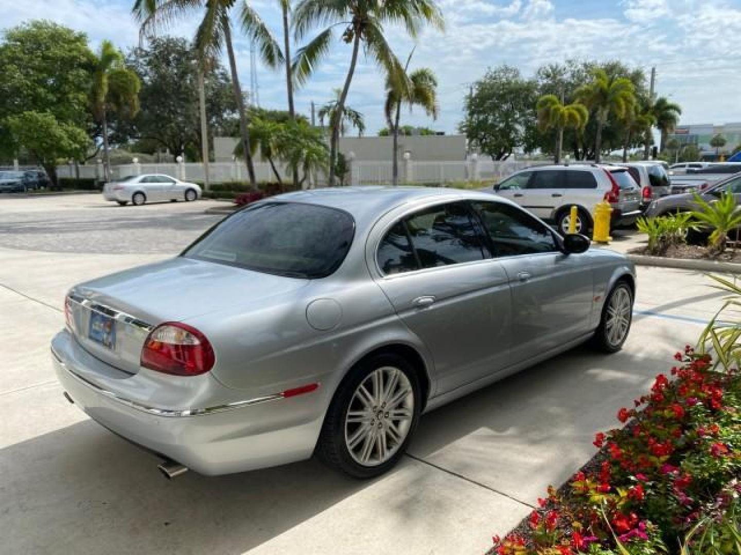 2008 Lunar Grey /Champagne Jaguar S-TYPE 3.0 1 OWNER LOW MILES 27,291 (SAJWA01A58F) with an 3.0L DOHC MPFI 24-Valve V6 Engine engine, Automatic transmission, located at 4701 North Dixie Hwy, Pompano Beach, FL, 33064, (954) 422-2889, 26.240938, -80.123474 - OUR WEBPAGE FLORIDACARS1.COM HAS OVER 100 PHOTOS AND FREE CARFAX LINK 2008 Jaguar S-Type 3.0 1 OWNER Sedan 4 DR 3.0L V6 F DOHC 24V Gasoline 28 MPG Rear Wheel Drive Features ABS Brakes Air Conditioning Alloy Wheels AM/FM Stereo Automatic Transmission CD Audio Cruise Control Front Seat Heaters Leather- Photo#7