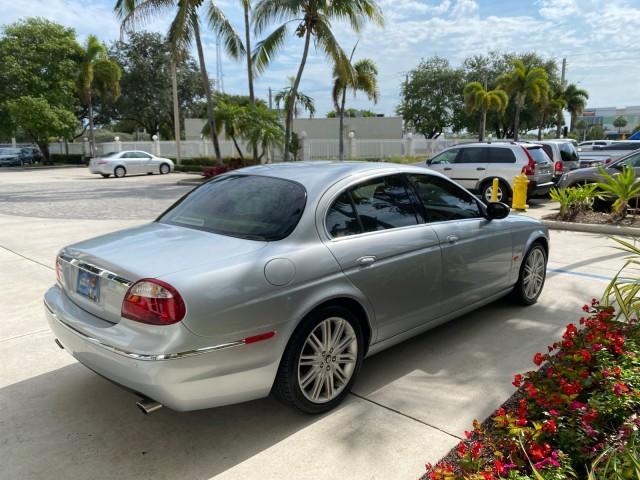 2008 Lunar Grey /Champagne Jaguar S-TYPE 3.0 1 OWNER LOW MILES 27,291 (SAJWA01A58F) with an 3.0L DOHC MPFI 24-Valve V6 Engine engine, Automatic transmission, located at 4701 North Dixie Hwy, Pompano Beach, FL, 33064, (954) 422-2889, 26.240938, -80.123474 - OUR WEBPAGE FLORIDACARS1.COM HAS OVER 100 PHOTOS AND FREE CARFAX LINK 2008 Jaguar S-Type 3.0 1 OWNER Sedan 4 DR 3.0L V6 F DOHC 24V Gasoline 28 MPG Rear Wheel Drive Features ABS Brakes Air Conditioning Alloy Wheels AM/FM Stereo Automatic Transmission CD Audio Cruise Control Front Seat Heaters Leather - Photo#7