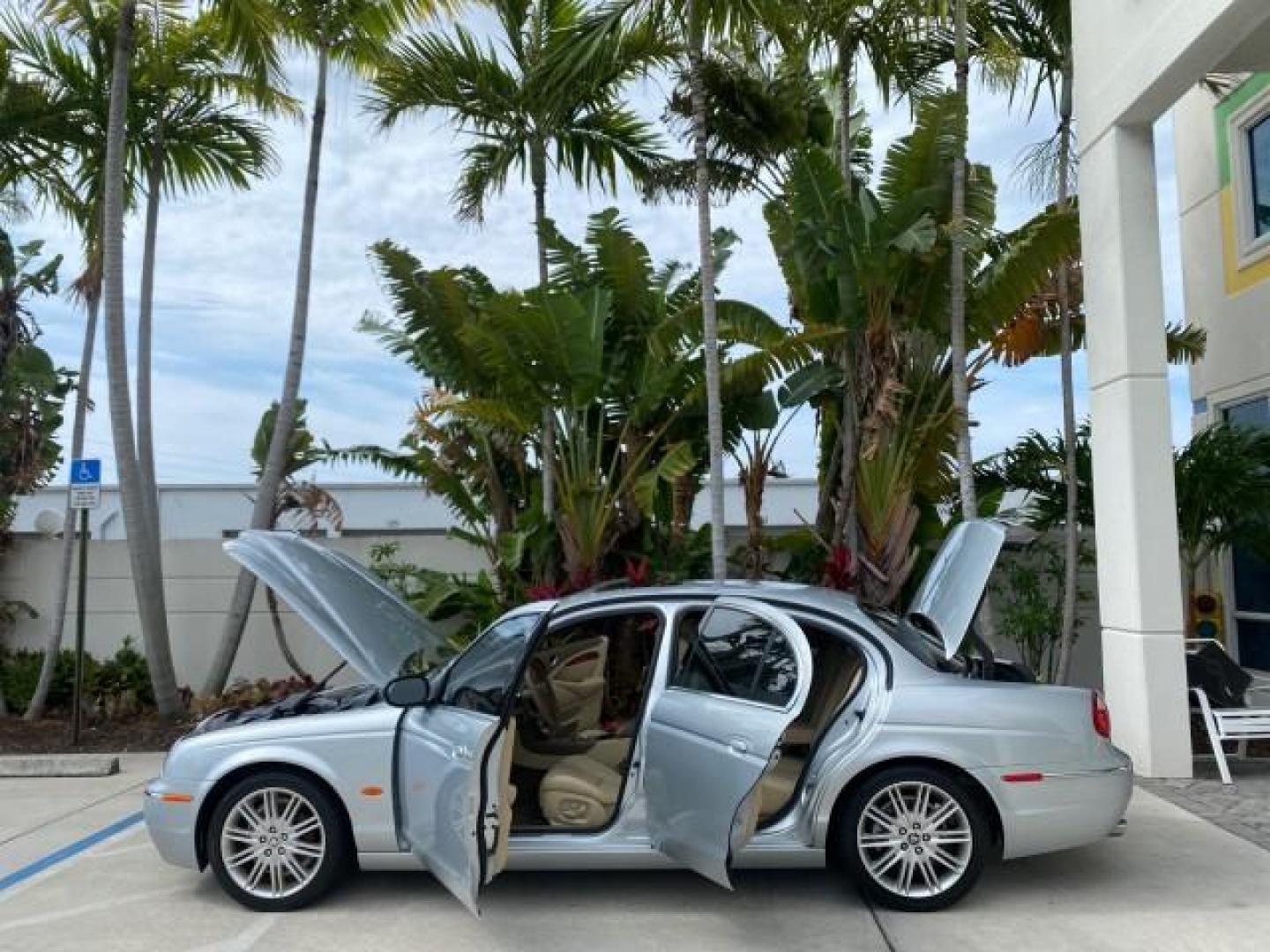 2008 Lunar Grey /Champagne Jaguar S-TYPE 3.0 1 OWNER LOW MILES 27,291 (SAJWA01A58F) with an 3.0L DOHC MPFI 24-Valve V6 Engine engine, Automatic transmission, located at 4701 North Dixie Hwy, Pompano Beach, FL, 33064, (954) 422-2889, 26.240938, -80.123474 - OUR WEBPAGE FLORIDACARS1.COM HAS OVER 100 PHOTOS AND FREE CARFAX LINK 2008 Jaguar S-Type 3.0 1 OWNER Sedan 4 DR 3.0L V6 F DOHC 24V Gasoline 28 MPG Rear Wheel Drive Features ABS Brakes Air Conditioning Alloy Wheels AM/FM Stereo Automatic Transmission CD Audio Cruise Control Front Seat Heaters Leather- Photo#8