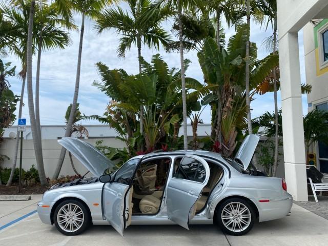 2008 Lunar Grey /Champagne Jaguar S-TYPE 3.0 1 OWNER LOW MILES 27,291 (SAJWA01A58F) with an 3.0L DOHC MPFI 24-Valve V6 Engine engine, Automatic transmission, located at 4701 North Dixie Hwy, Pompano Beach, FL, 33064, (954) 422-2889, 26.240938, -80.123474 - OUR WEBPAGE FLORIDACARS1.COM HAS OVER 100 PHOTOS AND FREE CARFAX LINK 2008 Jaguar S-Type 3.0 1 OWNER Sedan 4 DR 3.0L V6 F DOHC 24V Gasoline 28 MPG Rear Wheel Drive Features ABS Brakes Air Conditioning Alloy Wheels AM/FM Stereo Automatic Transmission CD Audio Cruise Control Front Seat Heaters Leather - Photo#8