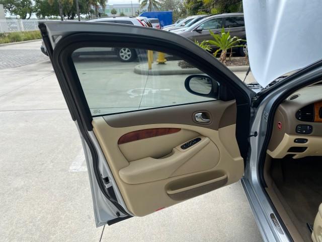 2008 Lunar Grey /Champagne Jaguar S-TYPE 3.0 1 OWNER LOW MILES 27,291 (SAJWA01A58F) with an 3.0L DOHC MPFI 24-Valve V6 Engine engine, Automatic transmission, located at 4701 North Dixie Hwy, Pompano Beach, FL, 33064, (954) 422-2889, 26.240938, -80.123474 - OUR WEBPAGE FLORIDACARS1.COM HAS OVER 100 PHOTOS AND FREE CARFAX LINK 2008 Jaguar S-Type 3.0 1 OWNER Sedan 4 DR 3.0L V6 F DOHC 24V Gasoline 28 MPG Rear Wheel Drive Features ABS Brakes Air Conditioning Alloy Wheels AM/FM Stereo Automatic Transmission CD Audio Cruise Control Front Seat Heaters Leather - Photo#9