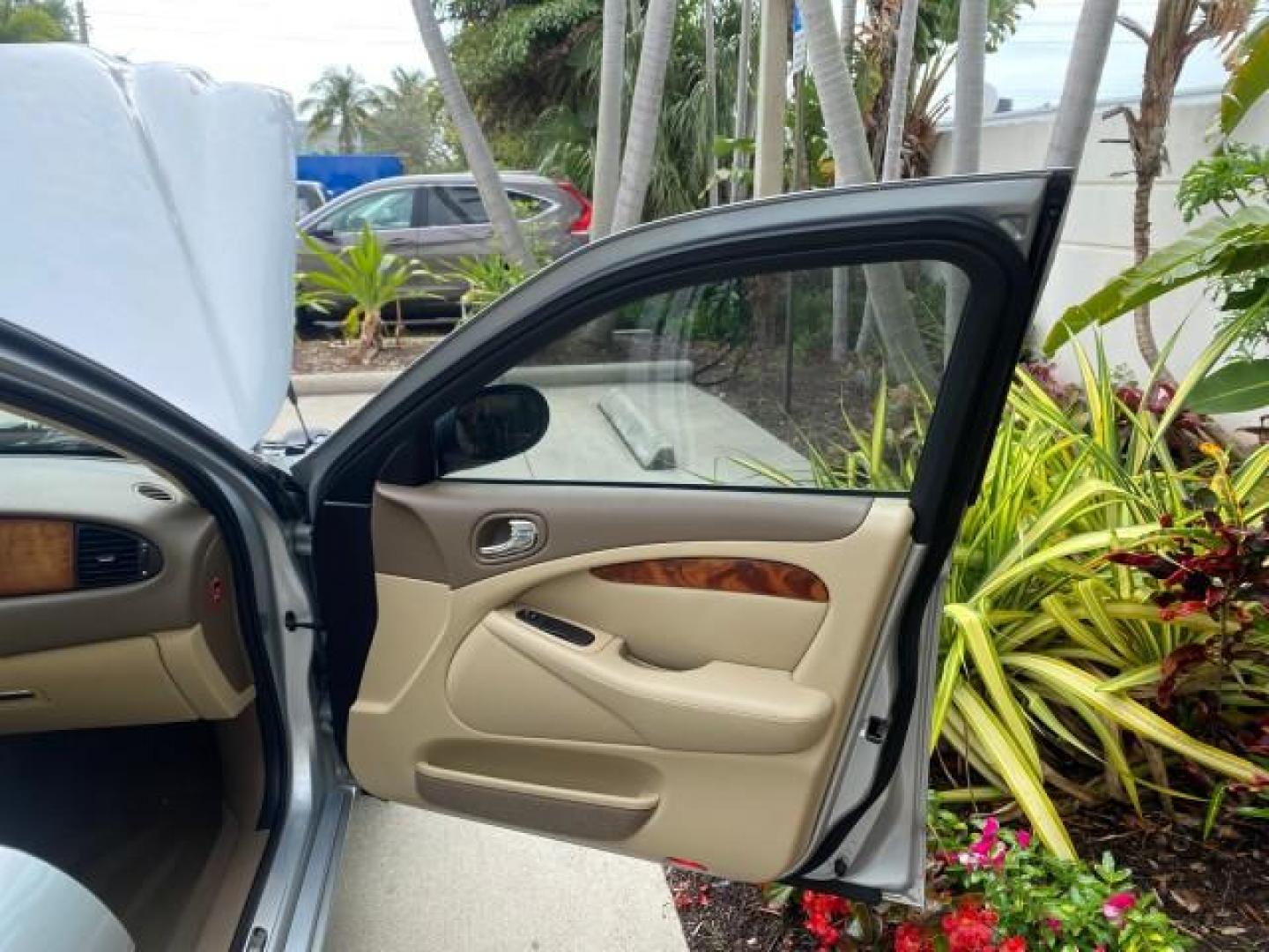 2008 Lunar Grey /Champagne Jaguar S-TYPE 3.0 1 OWNER LOW MILES 27,291 (SAJWA01A58F) with an 3.0L DOHC MPFI 24-Valve V6 Engine engine, Automatic transmission, located at 4701 North Dixie Hwy, Pompano Beach, FL, 33064, (954) 422-2889, 26.240938, -80.123474 - OUR WEBPAGE FLORIDACARS1.COM HAS OVER 100 PHOTOS AND FREE CARFAX LINK 2008 Jaguar S-Type 3.0 1 OWNER Sedan 4 DR 3.0L V6 F DOHC 24V Gasoline 28 MPG Rear Wheel Drive Features ABS Brakes Air Conditioning Alloy Wheels AM/FM Stereo Automatic Transmission CD Audio Cruise Control Front Seat Heaters Leather- Photo#11