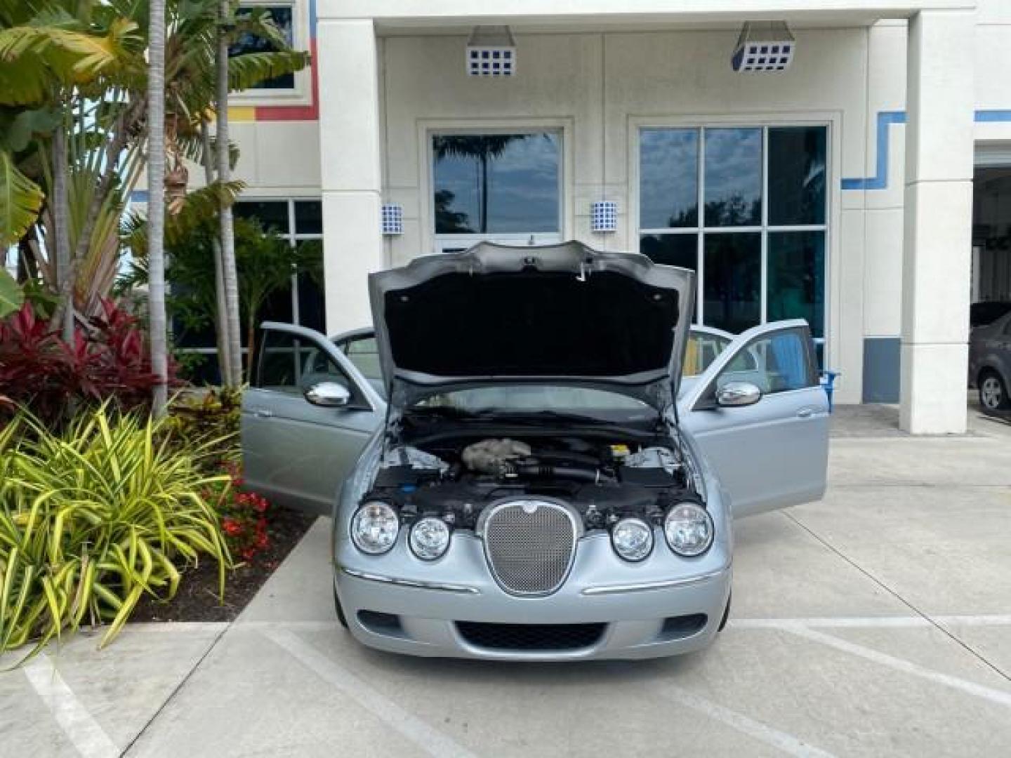 2008 Lunar Grey /Champagne Jaguar S-TYPE 3.0 1 OWNER LOW MILES 27,291 (SAJWA01A58F) with an 3.0L DOHC MPFI 24-Valve V6 Engine engine, Automatic transmission, located at 4701 North Dixie Hwy, Pompano Beach, FL, 33064, (954) 422-2889, 26.240938, -80.123474 - OUR WEBPAGE FLORIDACARS1.COM HAS OVER 100 PHOTOS AND FREE CARFAX LINK 2008 Jaguar S-Type 3.0 1 OWNER Sedan 4 DR 3.0L V6 F DOHC 24V Gasoline 28 MPG Rear Wheel Drive Features ABS Brakes Air Conditioning Alloy Wheels AM/FM Stereo Automatic Transmission CD Audio Cruise Control Front Seat Heaters Leather- Photo#16