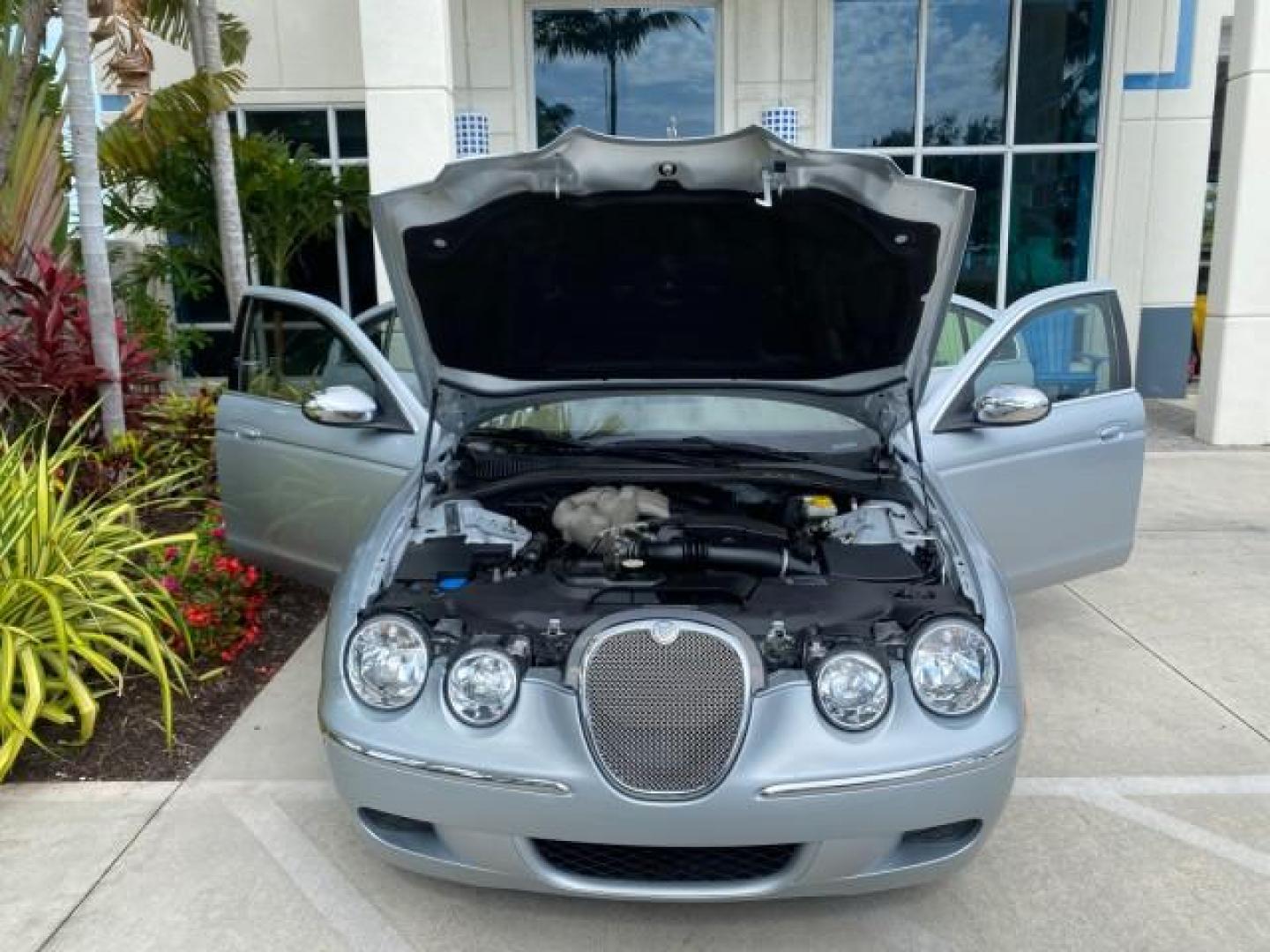 2008 Lunar Grey /Champagne Jaguar S-TYPE 3.0 1 OWNER LOW MILES 27,291 (SAJWA01A58F) with an 3.0L DOHC MPFI 24-Valve V6 Engine engine, Automatic transmission, located at 4701 North Dixie Hwy, Pompano Beach, FL, 33064, (954) 422-2889, 26.240938, -80.123474 - OUR WEBPAGE FLORIDACARS1.COM HAS OVER 100 PHOTOS AND FREE CARFAX LINK 2008 Jaguar S-Type 3.0 1 OWNER Sedan 4 DR 3.0L V6 F DOHC 24V Gasoline 28 MPG Rear Wheel Drive Features ABS Brakes Air Conditioning Alloy Wheels AM/FM Stereo Automatic Transmission CD Audio Cruise Control Front Seat Heaters Leather- Photo#17