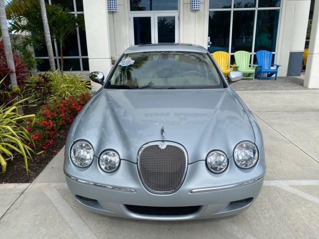 2008 Lunar Grey /Champagne Jaguar S-TYPE 3.0 1 OWNER LOW MILES 27,291 (SAJWA01A58F) with an 3.0L DOHC MPFI 24-Valve V6 Engine engine, Automatic transmission, located at 4701 North Dixie Hwy, Pompano Beach, FL, 33064, (954) 422-2889, 26.240938, -80.123474 - OUR WEBPAGE FLORIDACARS1.COM HAS OVER 100 PHOTOS AND FREE CARFAX LINK 2008 Jaguar S-Type 3.0 1 OWNER Sedan 4 DR 3.0L V6 F DOHC 24V Gasoline 28 MPG Rear Wheel Drive Features ABS Brakes Air Conditioning Alloy Wheels AM/FM Stereo Automatic Transmission CD Audio Cruise Control Front Seat Heaters Leather - Photo#27