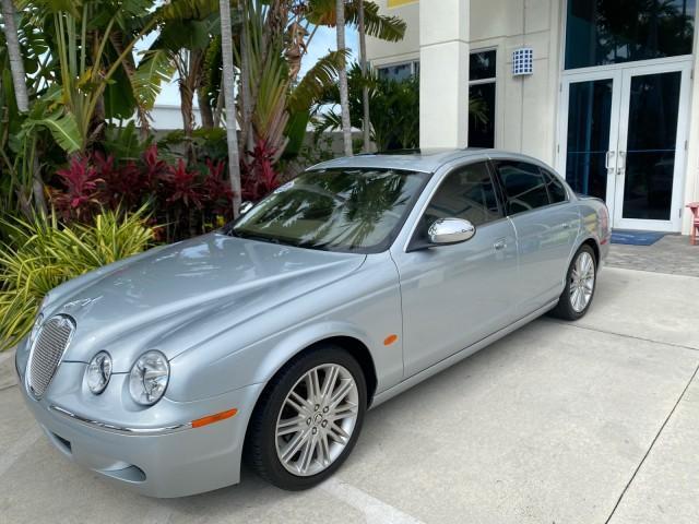 2008 Lunar Grey /Champagne Jaguar S-TYPE 3.0 1 OWNER LOW MILES 27,291 (SAJWA01A58F) with an 3.0L DOHC MPFI 24-Valve V6 Engine engine, Automatic transmission, located at 4701 North Dixie Hwy, Pompano Beach, FL, 33064, (954) 422-2889, 26.240938, -80.123474 - OUR WEBPAGE FLORIDACARS1.COM HAS OVER 100 PHOTOS AND FREE CARFAX LINK 2008 Jaguar S-Type 3.0 1 OWNER Sedan 4 DR 3.0L V6 F DOHC 24V Gasoline 28 MPG Rear Wheel Drive Features ABS Brakes Air Conditioning Alloy Wheels AM/FM Stereo Automatic Transmission CD Audio Cruise Control Front Seat Heaters Leather - Photo#29