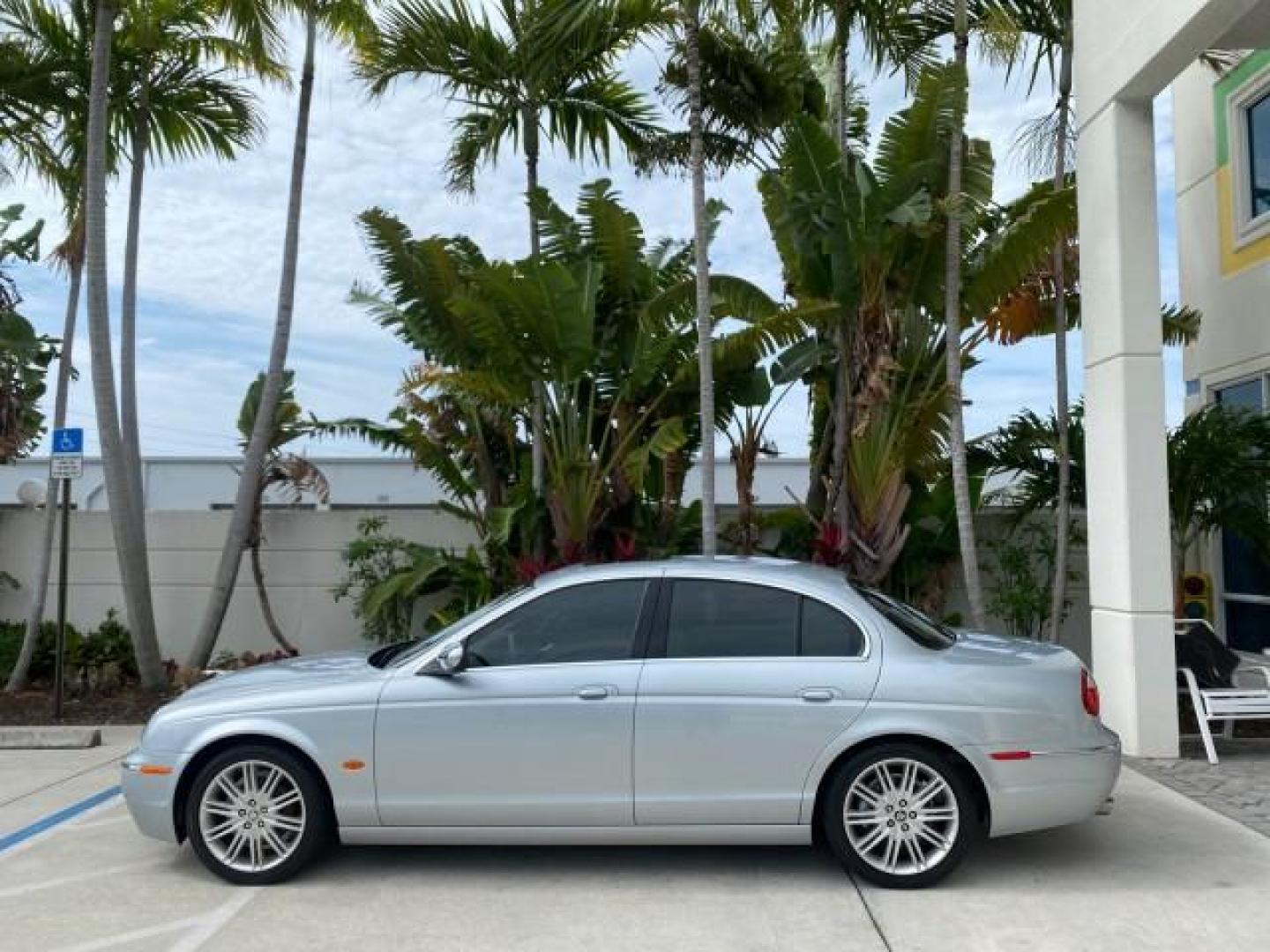 2008 Lunar Grey /Champagne Jaguar S-TYPE 3.0 1 OWNER LOW MILES 27,291 (SAJWA01A58F) with an 3.0L DOHC MPFI 24-Valve V6 Engine engine, Automatic transmission, located at 4701 North Dixie Hwy, Pompano Beach, FL, 33064, (954) 422-2889, 26.240938, -80.123474 - OUR WEBPAGE FLORIDACARS1.COM HAS OVER 100 PHOTOS AND FREE CARFAX LINK 2008 Jaguar S-Type 3.0 1 OWNER Sedan 4 DR 3.0L V6 F DOHC 24V Gasoline 28 MPG Rear Wheel Drive Features ABS Brakes Air Conditioning Alloy Wheels AM/FM Stereo Automatic Transmission CD Audio Cruise Control Front Seat Heaters Leather- Photo#30