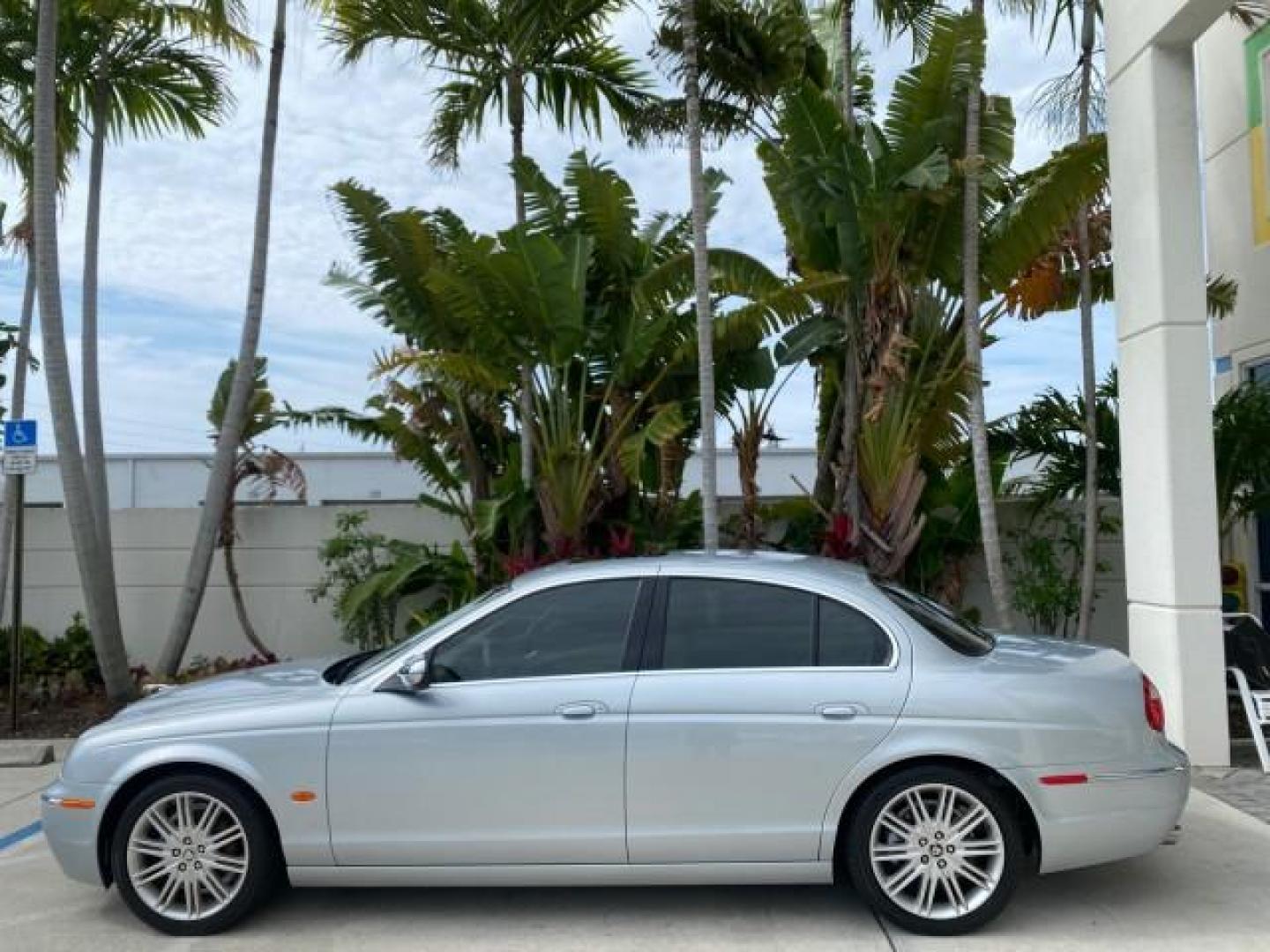 2008 Lunar Grey /Champagne Jaguar S-TYPE 3.0 1 OWNER LOW MILES 27,291 (SAJWA01A58F) with an 3.0L DOHC MPFI 24-Valve V6 Engine engine, Automatic transmission, located at 4701 North Dixie Hwy, Pompano Beach, FL, 33064, (954) 422-2889, 26.240938, -80.123474 - OUR WEBPAGE FLORIDACARS1.COM HAS OVER 100 PHOTOS AND FREE CARFAX LINK 2008 Jaguar S-Type 3.0 1 OWNER Sedan 4 DR 3.0L V6 F DOHC 24V Gasoline 28 MPG Rear Wheel Drive Features ABS Brakes Air Conditioning Alloy Wheels AM/FM Stereo Automatic Transmission CD Audio Cruise Control Front Seat Heaters Leather- Photo#31