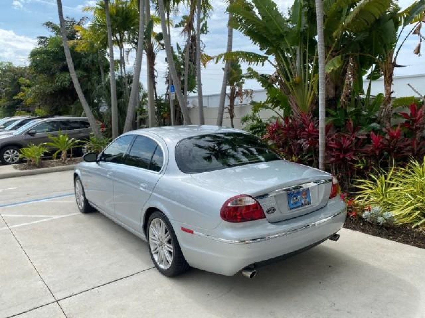 2008 Lunar Grey /Champagne Jaguar S-TYPE 3.0 1 OWNER LOW MILES 27,291 (SAJWA01A58F) with an 3.0L DOHC MPFI 24-Valve V6 Engine engine, Automatic transmission, located at 4701 North Dixie Hwy, Pompano Beach, FL, 33064, (954) 422-2889, 26.240938, -80.123474 - OUR WEBPAGE FLORIDACARS1.COM HAS OVER 100 PHOTOS AND FREE CARFAX LINK 2008 Jaguar S-Type 3.0 1 OWNER Sedan 4 DR 3.0L V6 F DOHC 24V Gasoline 28 MPG Rear Wheel Drive Features ABS Brakes Air Conditioning Alloy Wheels AM/FM Stereo Automatic Transmission CD Audio Cruise Control Front Seat Heaters Leather- Photo#32