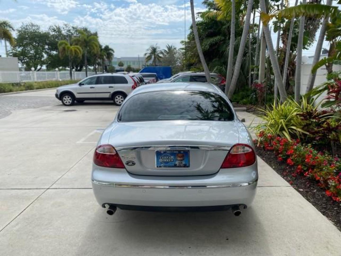 2008 Lunar Grey /Champagne Jaguar S-TYPE 3.0 1 OWNER LOW MILES 27,291 (SAJWA01A58F) with an 3.0L DOHC MPFI 24-Valve V6 Engine engine, Automatic transmission, located at 4701 North Dixie Hwy, Pompano Beach, FL, 33064, (954) 422-2889, 26.240938, -80.123474 - OUR WEBPAGE FLORIDACARS1.COM HAS OVER 100 PHOTOS AND FREE CARFAX LINK 2008 Jaguar S-Type 3.0 1 OWNER Sedan 4 DR 3.0L V6 F DOHC 24V Gasoline 28 MPG Rear Wheel Drive Features ABS Brakes Air Conditioning Alloy Wheels AM/FM Stereo Automatic Transmission CD Audio Cruise Control Front Seat Heaters Leather- Photo#34