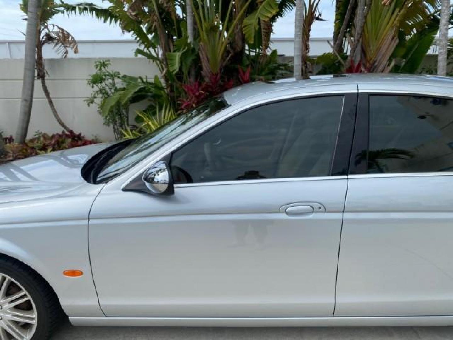2008 Lunar Grey /Champagne Jaguar S-TYPE 3.0 1 OWNER LOW MILES 27,291 (SAJWA01A58F) with an 3.0L DOHC MPFI 24-Valve V6 Engine engine, Automatic transmission, located at 4701 North Dixie Hwy, Pompano Beach, FL, 33064, (954) 422-2889, 26.240938, -80.123474 - OUR WEBPAGE FLORIDACARS1.COM HAS OVER 100 PHOTOS AND FREE CARFAX LINK 2008 Jaguar S-Type 3.0 1 OWNER Sedan 4 DR 3.0L V6 F DOHC 24V Gasoline 28 MPG Rear Wheel Drive Features ABS Brakes Air Conditioning Alloy Wheels AM/FM Stereo Automatic Transmission CD Audio Cruise Control Front Seat Heaters Leather- Photo#37