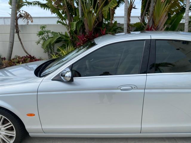 2008 Lunar Grey /Champagne Jaguar S-TYPE 3.0 1 OWNER LOW MILES 27,291 (SAJWA01A58F) with an 3.0L DOHC MPFI 24-Valve V6 Engine engine, Automatic transmission, located at 4701 North Dixie Hwy, Pompano Beach, FL, 33064, (954) 422-2889, 26.240938, -80.123474 - OUR WEBPAGE FLORIDACARS1.COM HAS OVER 100 PHOTOS AND FREE CARFAX LINK 2008 Jaguar S-Type 3.0 1 OWNER Sedan 4 DR 3.0L V6 F DOHC 24V Gasoline 28 MPG Rear Wheel Drive Features ABS Brakes Air Conditioning Alloy Wheels AM/FM Stereo Automatic Transmission CD Audio Cruise Control Front Seat Heaters Leather - Photo#37