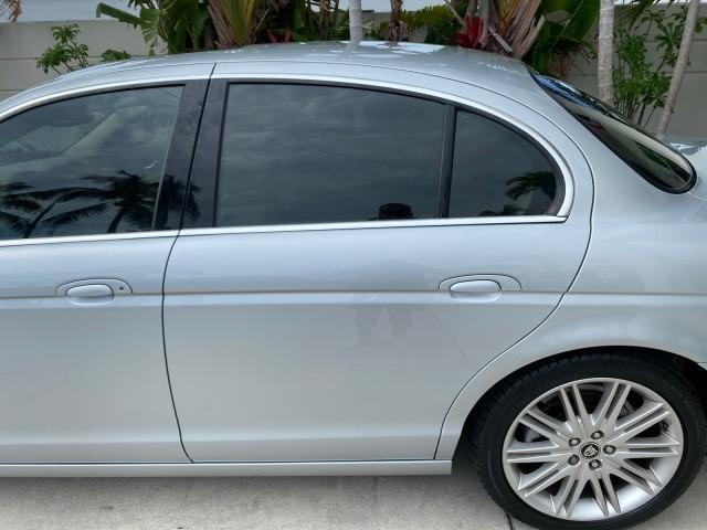 2008 Lunar Grey /Champagne Jaguar S-TYPE 3.0 1 OWNER LOW MILES 27,291 (SAJWA01A58F) with an 3.0L DOHC MPFI 24-Valve V6 Engine engine, Automatic transmission, located at 4701 North Dixie Hwy, Pompano Beach, FL, 33064, (954) 422-2889, 26.240938, -80.123474 - OUR WEBPAGE FLORIDACARS1.COM HAS OVER 100 PHOTOS AND FREE CARFAX LINK 2008 Jaguar S-Type 3.0 1 OWNER Sedan 4 DR 3.0L V6 F DOHC 24V Gasoline 28 MPG Rear Wheel Drive Features ABS Brakes Air Conditioning Alloy Wheels AM/FM Stereo Automatic Transmission CD Audio Cruise Control Front Seat Heaters Leather - Photo#77