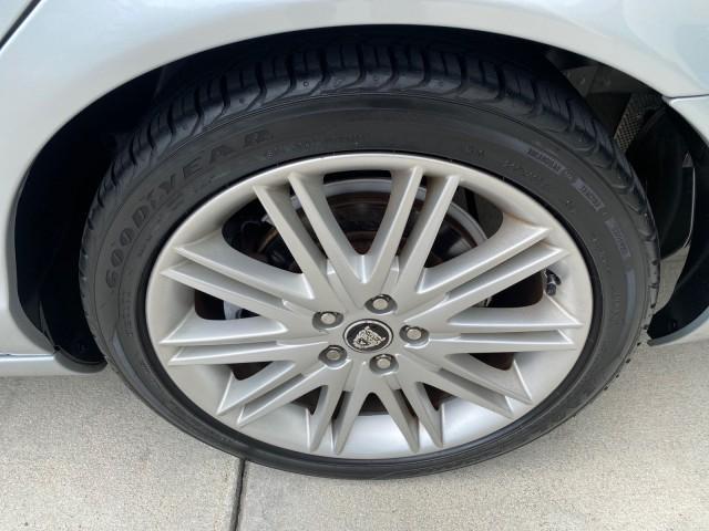 2008 Lunar Grey /Champagne Jaguar S-TYPE 3.0 1 OWNER LOW MILES 27,291 (SAJWA01A58F) with an 3.0L DOHC MPFI 24-Valve V6 Engine engine, Automatic transmission, located at 4701 North Dixie Hwy, Pompano Beach, FL, 33064, (954) 422-2889, 26.240938, -80.123474 - OUR WEBPAGE FLORIDACARS1.COM HAS OVER 100 PHOTOS AND FREE CARFAX LINK 2008 Jaguar S-Type 3.0 1 OWNER Sedan 4 DR 3.0L V6 F DOHC 24V Gasoline 28 MPG Rear Wheel Drive Features ABS Brakes Air Conditioning Alloy Wheels AM/FM Stereo Automatic Transmission CD Audio Cruise Control Front Seat Heaters Leather - Photo#91
