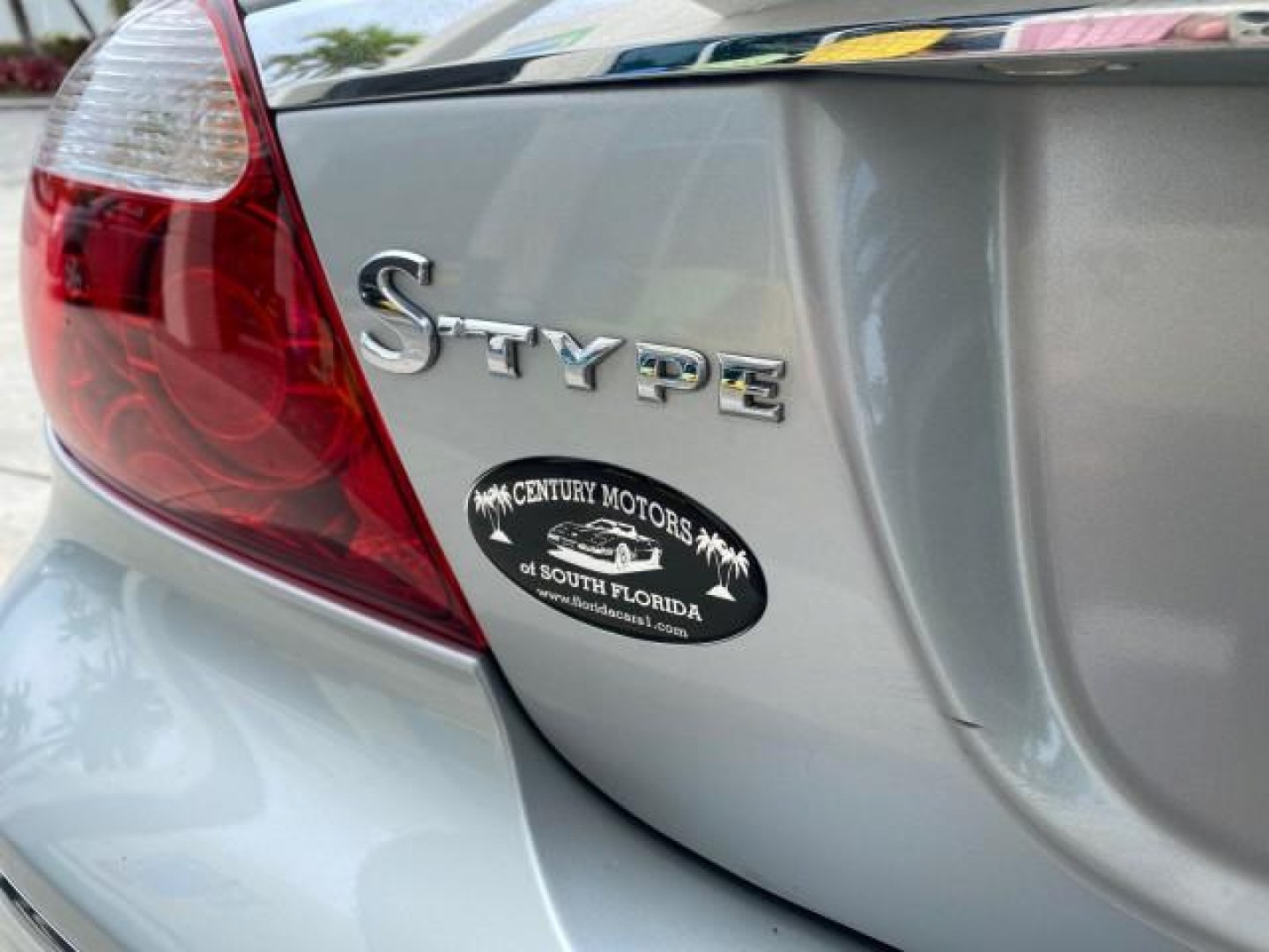 2008 Lunar Grey /Champagne Jaguar S-TYPE 3.0 1 OWNER LOW MILES 27,291 (SAJWA01A58F) with an 3.0L DOHC MPFI 24-Valve V6 Engine engine, Automatic transmission, located at 4701 North Dixie Hwy, Pompano Beach, FL, 33064, (954) 422-2889, 26.240938, -80.123474 - OUR WEBPAGE FLORIDACARS1.COM HAS OVER 100 PHOTOS AND FREE CARFAX LINK 2008 Jaguar S-Type 3.0 1 OWNER Sedan 4 DR 3.0L V6 F DOHC 24V Gasoline 28 MPG Rear Wheel Drive Features ABS Brakes Air Conditioning Alloy Wheels AM/FM Stereo Automatic Transmission CD Audio Cruise Control Front Seat Heaters Leather- Photo#96