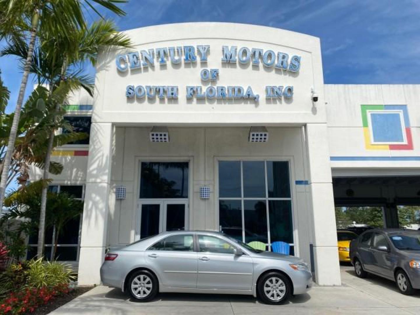 2007 Titanium Metallic /Ash Toyota Camry XLE LOW MILES 15,752 1 OWNER (4T1BK46K37U) with an 3.5L DOHC MPFI VVT-i 24-Valve V6 Engine engine, Automatic transmission, located at 4701 North Dixie Hwy, Pompano Beach, FL, 33064, (954) 422-2889, 26.240938, -80.123474 - OUR WEBPAGE FLORIDACARS1.COM HAS OVER 100 PHOTOS AND FREE CARFAX LINK 2007 Toyota Camry XLE 1 OWNER Sedan 4 DR 3.5L V6 F DOHC 24V Gasoline 31 MPG Front Wheel Drive Features ABS Brakes Air Conditioning Alloy Wheels AM/FM Stereo Automatic Transmission Auxiliary Audio Input Bluetooth Technology CD Audi- Photo#0