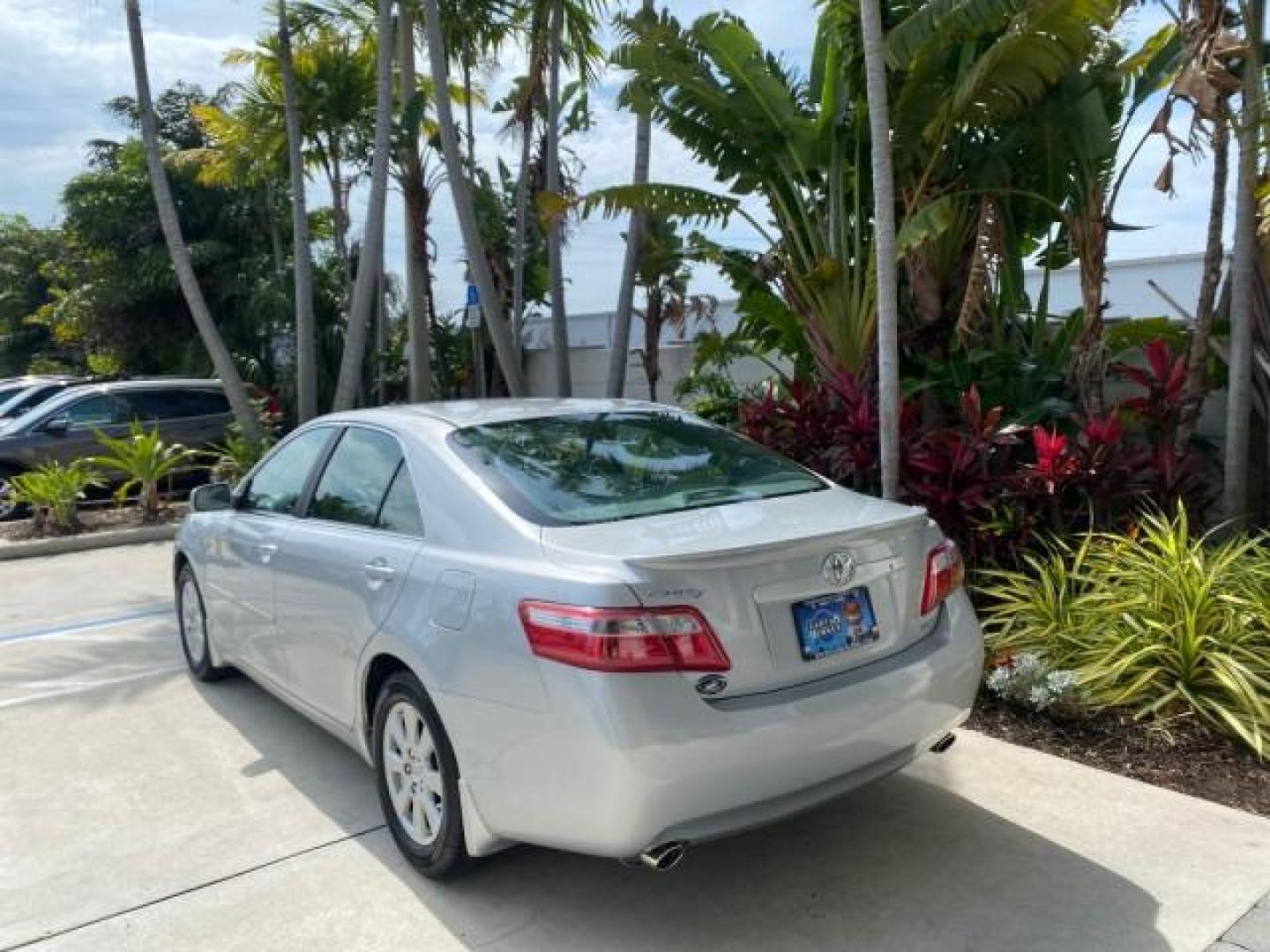 2007 Titanium Metallic /Ash Toyota Camry XLE LOW MILES 15,752 1 OWNER (4T1BK46K37U) with an 3.5L DOHC MPFI VVT-i 24-Valve V6 Engine engine, Automatic transmission, located at 4701 North Dixie Hwy, Pompano Beach, FL, 33064, (954) 422-2889, 26.240938, -80.123474 - OUR WEBPAGE FLORIDACARS1.COM HAS OVER 100 PHOTOS AND FREE CARFAX LINK 2007 Toyota Camry XLE 1 OWNER Sedan 4 DR 3.5L V6 F DOHC 24V Gasoline 31 MPG Front Wheel Drive Features ABS Brakes Air Conditioning Alloy Wheels AM/FM Stereo Automatic Transmission Auxiliary Audio Input Bluetooth Technology CD Audi- Photo#5