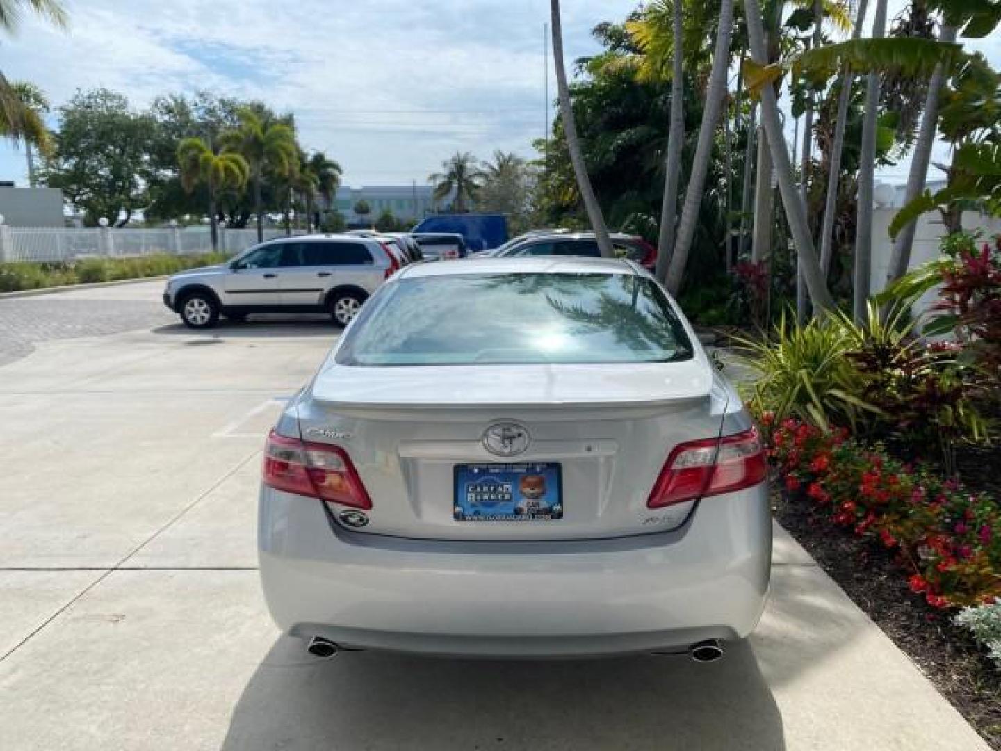 2007 Titanium Metallic /Ash Toyota Camry XLE LOW MILES 15,752 1 OWNER (4T1BK46K37U) with an 3.5L DOHC MPFI VVT-i 24-Valve V6 Engine engine, Automatic transmission, located at 4701 North Dixie Hwy, Pompano Beach, FL, 33064, (954) 422-2889, 26.240938, -80.123474 - OUR WEBPAGE FLORIDACARS1.COM HAS OVER 100 PHOTOS AND FREE CARFAX LINK 2007 Toyota Camry XLE 1 OWNER Sedan 4 DR 3.5L V6 F DOHC 24V Gasoline 31 MPG Front Wheel Drive Features ABS Brakes Air Conditioning Alloy Wheels AM/FM Stereo Automatic Transmission Auxiliary Audio Input Bluetooth Technology CD Audi- Photo#6