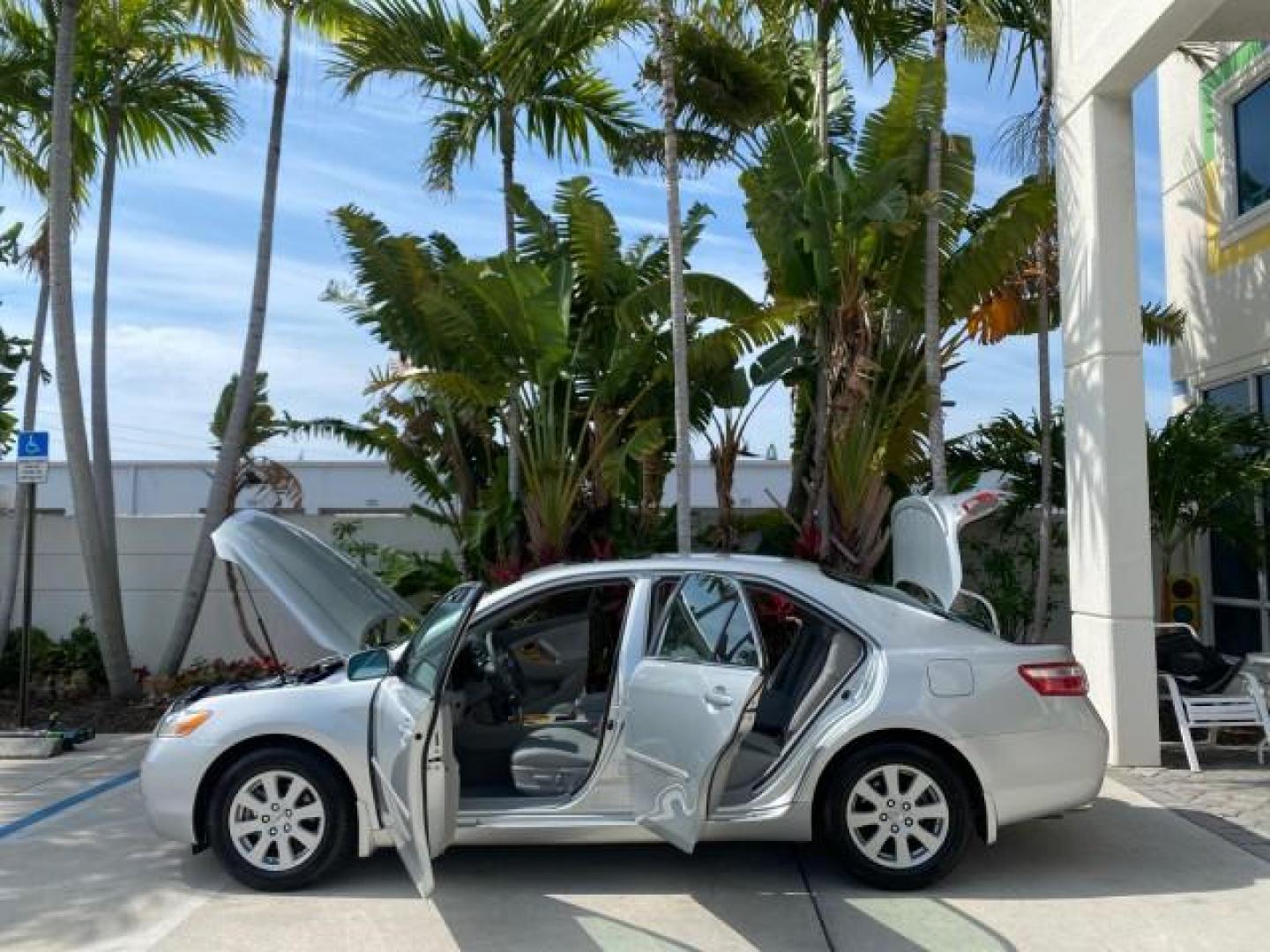 2007 Titanium Metallic /Ash Toyota Camry XLE LOW MILES 15,752 1 OWNER (4T1BK46K37U) with an 3.5L DOHC MPFI VVT-i 24-Valve V6 Engine engine, Automatic transmission, located at 4701 North Dixie Hwy, Pompano Beach, FL, 33064, (954) 422-2889, 26.240938, -80.123474 - OUR WEBPAGE FLORIDACARS1.COM HAS OVER 100 PHOTOS AND FREE CARFAX LINK 2007 Toyota Camry XLE 1 OWNER Sedan 4 DR 3.5L V6 F DOHC 24V Gasoline 31 MPG Front Wheel Drive Features ABS Brakes Air Conditioning Alloy Wheels AM/FM Stereo Automatic Transmission Auxiliary Audio Input Bluetooth Technology CD Audi- Photo#8