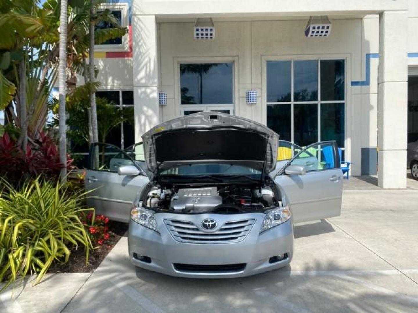 2007 Titanium Metallic /Ash Toyota Camry XLE LOW MILES 15,752 1 OWNER (4T1BK46K37U) with an 3.5L DOHC MPFI VVT-i 24-Valve V6 Engine engine, Automatic transmission, located at 4701 North Dixie Hwy, Pompano Beach, FL, 33064, (954) 422-2889, 26.240938, -80.123474 - OUR WEBPAGE FLORIDACARS1.COM HAS OVER 100 PHOTOS AND FREE CARFAX LINK 2007 Toyota Camry XLE 1 OWNER Sedan 4 DR 3.5L V6 F DOHC 24V Gasoline 31 MPG Front Wheel Drive Features ABS Brakes Air Conditioning Alloy Wheels AM/FM Stereo Automatic Transmission Auxiliary Audio Input Bluetooth Technology CD Audi- Photo#16