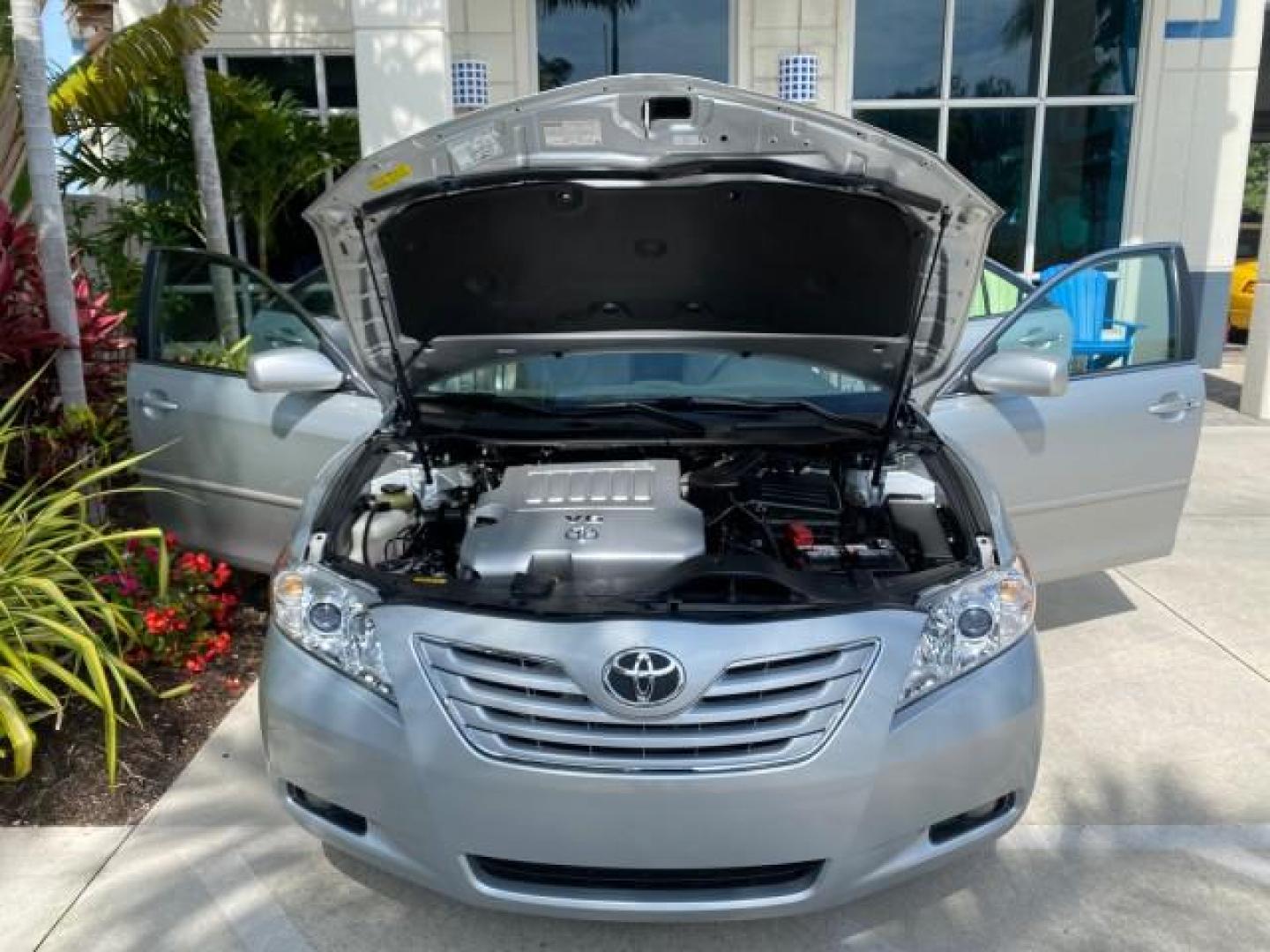 2007 Titanium Metallic /Ash Toyota Camry XLE LOW MILES 15,752 1 OWNER (4T1BK46K37U) with an 3.5L DOHC MPFI VVT-i 24-Valve V6 Engine engine, Automatic transmission, located at 4701 North Dixie Hwy, Pompano Beach, FL, 33064, (954) 422-2889, 26.240938, -80.123474 - OUR WEBPAGE FLORIDACARS1.COM HAS OVER 100 PHOTOS AND FREE CARFAX LINK 2007 Toyota Camry XLE 1 OWNER Sedan 4 DR 3.5L V6 F DOHC 24V Gasoline 31 MPG Front Wheel Drive Features ABS Brakes Air Conditioning Alloy Wheels AM/FM Stereo Automatic Transmission Auxiliary Audio Input Bluetooth Technology CD Audi- Photo#17
