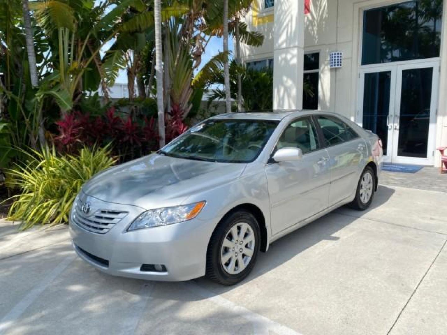2007 Titanium Metallic /Ash Toyota Camry XLE LOW MILES 15,752 1 OWNER (4T1BK46K37U) with an 3.5L DOHC MPFI VVT-i 24-Valve V6 Engine engine, Automatic transmission, located at 4701 North Dixie Hwy, Pompano Beach, FL, 33064, (954) 422-2889, 26.240938, -80.123474 - OUR WEBPAGE FLORIDACARS1.COM HAS OVER 100 PHOTOS AND FREE CARFAX LINK 2007 Toyota Camry XLE 1 OWNER Sedan 4 DR 3.5L V6 F DOHC 24V Gasoline 31 MPG Front Wheel Drive Features ABS Brakes Air Conditioning Alloy Wheels AM/FM Stereo Automatic Transmission Auxiliary Audio Input Bluetooth Technology CD Audi- Photo#28