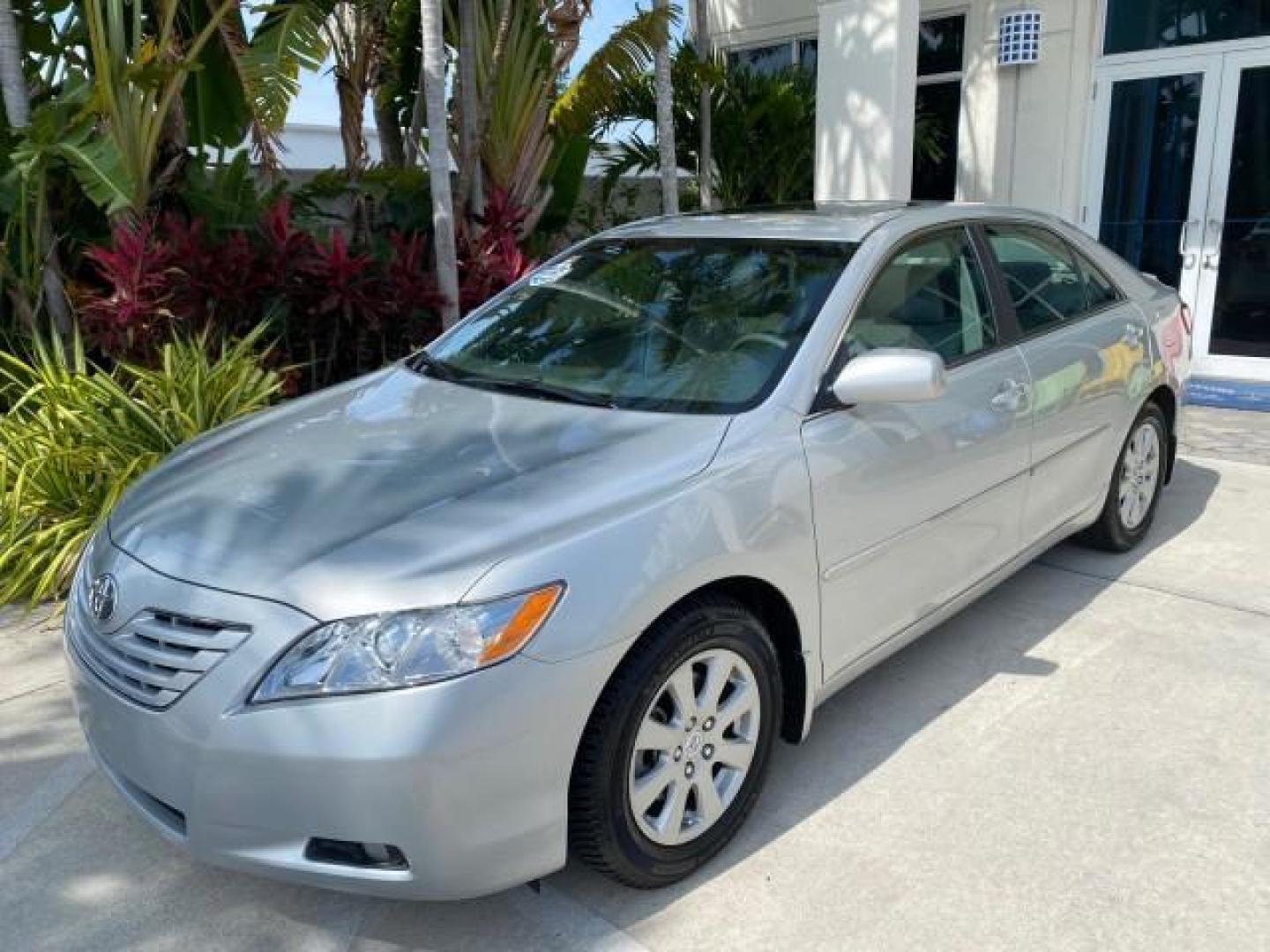 2007 Titanium Metallic /Ash Toyota Camry XLE LOW MILES 15,752 1 OWNER (4T1BK46K37U) with an 3.5L DOHC MPFI VVT-i 24-Valve V6 Engine engine, Automatic transmission, located at 4701 North Dixie Hwy, Pompano Beach, FL, 33064, (954) 422-2889, 26.240938, -80.123474 - OUR WEBPAGE FLORIDACARS1.COM HAS OVER 100 PHOTOS AND FREE CARFAX LINK 2007 Toyota Camry XLE 1 OWNER Sedan 4 DR 3.5L V6 F DOHC 24V Gasoline 31 MPG Front Wheel Drive Features ABS Brakes Air Conditioning Alloy Wheels AM/FM Stereo Automatic Transmission Auxiliary Audio Input Bluetooth Technology CD Audi- Photo#29