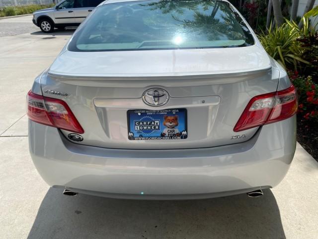 2007 Titanium Metallic /Ash Toyota Camry XLE LOW MILES 15,752 1 OWNER (4T1BK46K37U) with an 3.5L DOHC MPFI VVT-i 24-Valve V6 Engine engine, Automatic transmission, located at 4701 North Dixie Hwy, Pompano Beach, FL, 33064, (954) 422-2889, 26.240938, -80.123474 - OUR WEBPAGE FLORIDACARS1.COM HAS OVER 100 PHOTOS AND FREE CARFAX LINK 2007 Toyota Camry XLE 1 OWNER Sedan 4 DR 3.5L V6 F DOHC 24V Gasoline 31 MPG Front Wheel Drive Features ABS Brakes Air Conditioning Alloy Wheels AM/FM Stereo Automatic Transmission Auxiliary Audio Input Bluetooth Technology CD Audi - Photo#87
