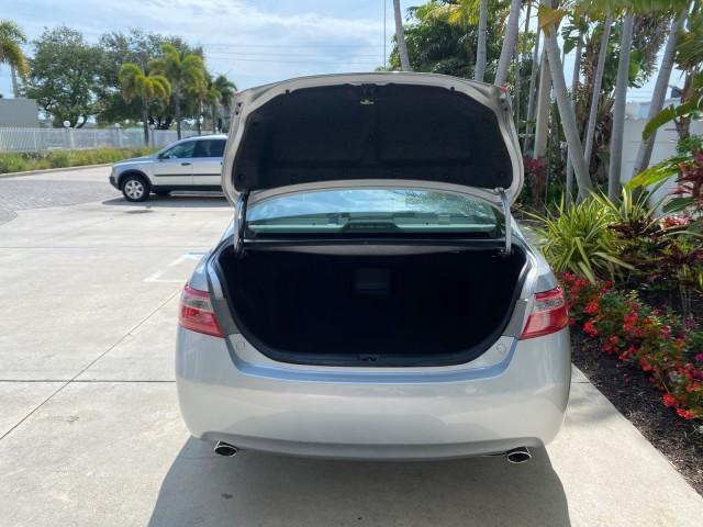2007 Titanium Metallic /Ash Toyota Camry XLE LOW MILES 15,752 1 OWNER (4T1BK46K37U) with an 3.5L DOHC MPFI VVT-i 24-Valve V6 Engine engine, Automatic transmission, located at 4701 North Dixie Hwy, Pompano Beach, FL, 33064, (954) 422-2889, 26.240938, -80.123474 - OUR WEBPAGE FLORIDACARS1.COM HAS OVER 100 PHOTOS AND FREE CARFAX LINK 2007 Toyota Camry XLE 1 OWNER Sedan 4 DR 3.5L V6 F DOHC 24V Gasoline 31 MPG Front Wheel Drive Features ABS Brakes Air Conditioning Alloy Wheels AM/FM Stereo Automatic Transmission Auxiliary Audio Input Bluetooth Technology CD Audi - Photo#93