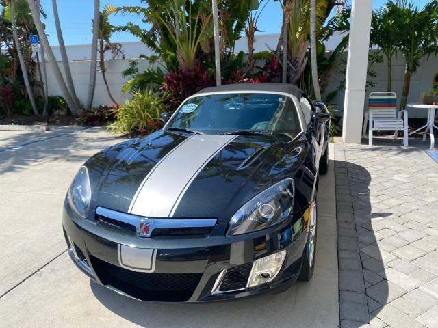 2008 Carbon Flash /Light Titanium Saturn Sky Red Line Carbon Flash SE 5 SPD (1G8MJ35X88Y) with an Turbocharged And Intercooled Ecotec 2.0L VVT DOHC 4-Cyl Aluminum Engine engine, Manual transmission, located at 4701 North Dixie Hwy, Pompano Beach, FL, 33064, (954) 422-2889, 26.240938, -80.123474 - OUR WEBPAGE FLORIDACARS1.COM HAS OVER 100 PHOTOS AND FREE CARFAX LINK 2008 Saturn SKY Red Line Carbon Flash SE Convertible 2.0L I4 F DOHC Gasoline 31 MPG Rear Wheel Drive Features ABS Brakes Air Conditioning Alloy Wheels AM/FM Stereo Auxiliary Audio Input CD Audio Cruise Control Leather Seats Manual - Photo#5