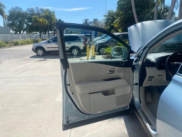 2011 Cerulean Blue Metallic /Light Gray Lexus RX 350 SUV LOW MILES 55,895 1 OWNER (2T2ZK1BAXBC) with an 3.5L DOHC SFI 24-Valve V6 Engine engine, Automatic transmission, located at 4701 North Dixie Hwy, Pompano Beach, FL, 33064, (954) 422-2889, 26.240938, -80.123474 - OUR WEBPAGE FLORIDACARS1.COM HAS OVER 100 PHOTOS AND FREE CARFAX LINK 2011 Lexus RX 350 1 OWNER 4 Door Wagon/Sport Utility 3.5L V6 F DOHC 24V Gasoline 25 MPG Front Wheel Drive Features A/C Seat(s) ABS Brakes Air Conditioning Alloy Wheels AM/FM Stereo Automatic Transmission Auxiliary Audio Input Blue - Photo#9