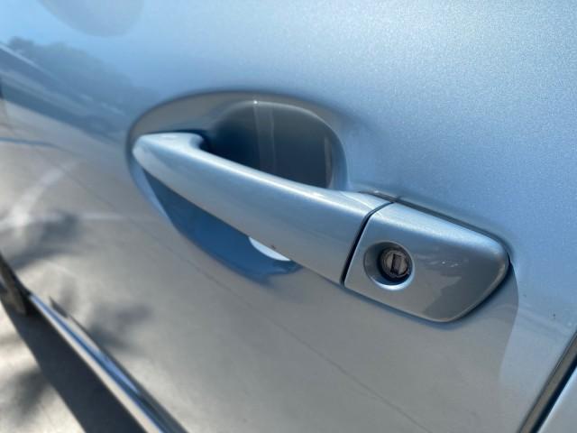 2011 Cerulean Blue Metallic /Light Gray Lexus RX 350 SUV LOW MILES 55,895 1 OWNER (2T2ZK1BAXBC) with an 3.5L DOHC SFI 24-Valve V6 Engine engine, Automatic transmission, located at 4701 North Dixie Hwy, Pompano Beach, FL, 33064, (954) 422-2889, 26.240938, -80.123474 - OUR WEBPAGE FLORIDACARS1.COM HAS OVER 100 PHOTOS AND FREE CARFAX LINK 2011 Lexus RX 350 1 OWNER 4 Door Wagon/Sport Utility 3.5L V6 F DOHC 24V Gasoline 25 MPG Front Wheel Drive Features A/C Seat(s) ABS Brakes Air Conditioning Alloy Wheels AM/FM Stereo Automatic Transmission Auxiliary Audio Input Blue - Photo#38