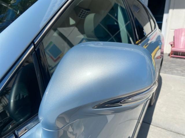 2011 Cerulean Blue Metallic /Light Gray Lexus RX 350 SUV LOW MILES 55,895 1 OWNER (2T2ZK1BAXBC) with an 3.5L DOHC SFI 24-Valve V6 Engine engine, Automatic transmission, located at 4701 North Dixie Hwy, Pompano Beach, FL, 33064, (954) 422-2889, 26.240938, -80.123474 - OUR WEBPAGE FLORIDACARS1.COM HAS OVER 100 PHOTOS AND FREE CARFAX LINK 2011 Lexus RX 350 1 OWNER 4 Door Wagon/Sport Utility 3.5L V6 F DOHC 24V Gasoline 25 MPG Front Wheel Drive Features A/C Seat(s) ABS Brakes Air Conditioning Alloy Wheels AM/FM Stereo Automatic Transmission Auxiliary Audio Input Blue - Photo#40