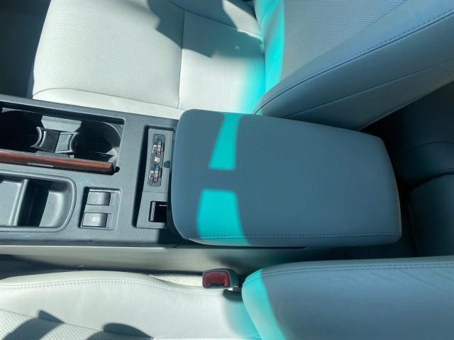2011 Cerulean Blue Metallic /Light Gray Lexus RX 350 SUV LOW MILES 55,895 1 OWNER (2T2ZK1BAXBC) with an 3.5L DOHC SFI 24-Valve V6 Engine engine, Automatic transmission, located at 4701 North Dixie Hwy, Pompano Beach, FL, 33064, (954) 422-2889, 26.240938, -80.123474 - OUR WEBPAGE FLORIDACARS1.COM HAS OVER 100 PHOTOS AND FREE CARFAX LINK 2011 Lexus RX 350 1 OWNER 4 Door Wagon/Sport Utility 3.5L V6 F DOHC 24V Gasoline 25 MPG Front Wheel Drive Features A/C Seat(s) ABS Brakes Air Conditioning Alloy Wheels AM/FM Stereo Automatic Transmission Auxiliary Audio Input Blue - Photo#66