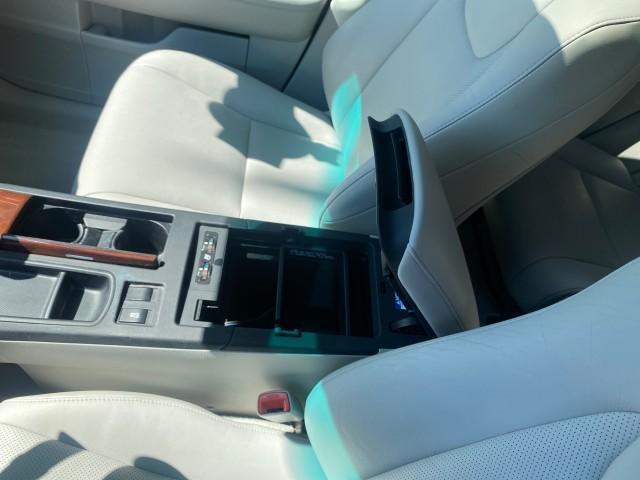 2011 Cerulean Blue Metallic /Light Gray Lexus RX 350 SUV LOW MILES 55,895 1 OWNER (2T2ZK1BAXBC) with an 3.5L DOHC SFI 24-Valve V6 Engine engine, Automatic transmission, located at 4701 North Dixie Hwy, Pompano Beach, FL, 33064, (954) 422-2889, 26.240938, -80.123474 - OUR WEBPAGE FLORIDACARS1.COM HAS OVER 100 PHOTOS AND FREE CARFAX LINK 2011 Lexus RX 350 1 OWNER 4 Door Wagon/Sport Utility 3.5L V6 F DOHC 24V Gasoline 25 MPG Front Wheel Drive Features A/C Seat(s) ABS Brakes Air Conditioning Alloy Wheels AM/FM Stereo Automatic Transmission Auxiliary Audio Input Blue - Photo#67