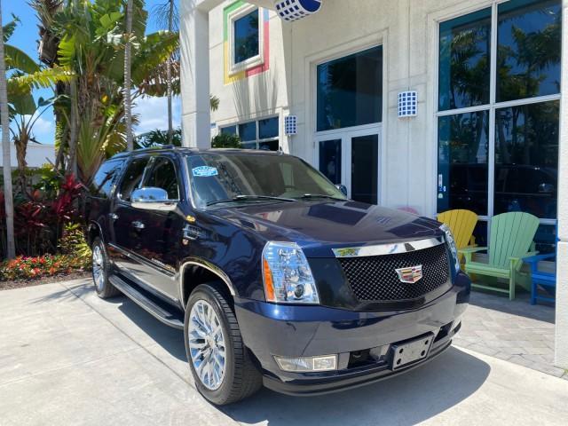 2007 Blue Chip /Cocoa/Very Light Cashmere Cadillac Escalade ESV SUNROOF AWD LOW MILES 47,118 (1GYFK66827R) with an 6.2L Vortec 1000 VVT V8 SFI Engine engine, Automatic transmission, located at 4701 North Dixie Hwy, Pompano Beach, FL, 33064, (954) 422-2889, 26.240938, -80.123474 - OUR WEBPAGE FLORIDACARS1.COM HAS OVER 100 PHOTOS AND FREE CARFAX LINK 2007 Cadillac Escalade ESV 4WD 4 Door Wagon/Sport Utility 6.2L V8 F Gasoline 19 MPG All Wheel Drive Features 20 Inch Plus Wheels 4WD/AWD A/C Seat(s) ABS Brakes Air Conditioning Alloy Wheels AM/FM Stereo Automatic Transmission Blue - Photo#1