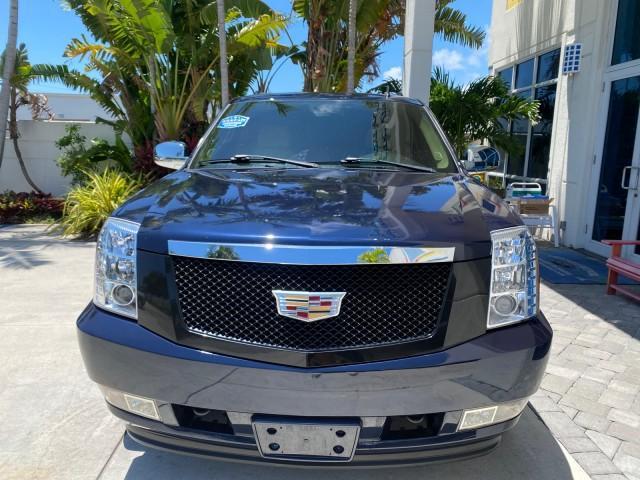 2007 Blue Chip /Cocoa/Very Light Cashmere Cadillac Escalade ESV SUNROOF AWD LOW MILES 47,118 (1GYFK66827R) with an 6.2L Vortec 1000 VVT V8 SFI Engine engine, Automatic transmission, located at 4701 North Dixie Hwy, Pompano Beach, FL, 33064, (954) 422-2889, 26.240938, -80.123474 - OUR WEBPAGE FLORIDACARS1.COM HAS OVER 100 PHOTOS AND FREE CARFAX LINK 2007 Cadillac Escalade ESV 4WD 4 Door Wagon/Sport Utility 6.2L V8 F Gasoline 19 MPG All Wheel Drive Features 20 Inch Plus Wheels 4WD/AWD A/C Seat(s) ABS Brakes Air Conditioning Alloy Wheels AM/FM Stereo Automatic Transmission Blue - Photo#2