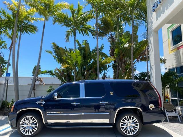 2007 Blue Chip /Cocoa/Very Light Cashmere Cadillac Escalade ESV SUNROOF AWD LOW MILES 47,118 (1GYFK66827R) with an 6.2L Vortec 1000 VVT V8 SFI Engine engine, Automatic transmission, located at 4701 North Dixie Hwy, Pompano Beach, FL, 33064, (954) 422-2889, 26.240938, -80.123474 - OUR WEBPAGE FLORIDACARS1.COM HAS OVER 100 PHOTOS AND FREE CARFAX LINK 2007 Cadillac Escalade ESV 4WD 4 Door Wagon/Sport Utility 6.2L V8 F Gasoline 19 MPG All Wheel Drive Features 20 Inch Plus Wheels 4WD/AWD A/C Seat(s) ABS Brakes Air Conditioning Alloy Wheels AM/FM Stereo Automatic Transmission Blue - Photo#4