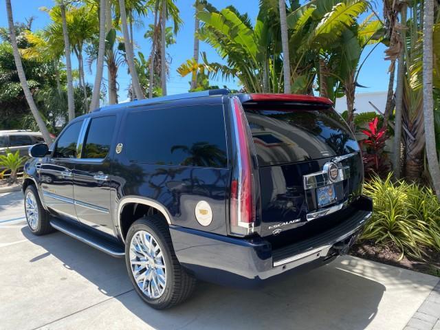 2007 Blue Chip /Cocoa/Very Light Cashmere Cadillac Escalade ESV SUNROOF AWD LOW MILES 47,118 (1GYFK66827R) with an 6.2L Vortec 1000 VVT V8 SFI Engine engine, Automatic transmission, located at 4701 North Dixie Hwy, Pompano Beach, FL, 33064, (954) 422-2889, 26.240938, -80.123474 - OUR WEBPAGE FLORIDACARS1.COM HAS OVER 100 PHOTOS AND FREE CARFAX LINK 2007 Cadillac Escalade ESV 4WD 4 Door Wagon/Sport Utility 6.2L V8 F Gasoline 19 MPG All Wheel Drive Features 20 Inch Plus Wheels 4WD/AWD A/C Seat(s) ABS Brakes Air Conditioning Alloy Wheels AM/FM Stereo Automatic Transmission Blue - Photo#5