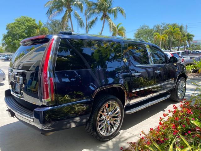 2007 Blue Chip /Cocoa/Very Light Cashmere Cadillac Escalade ESV SUNROOF AWD LOW MILES 47,118 (1GYFK66827R) with an 6.2L Vortec 1000 VVT V8 SFI Engine engine, Automatic transmission, located at 4701 North Dixie Hwy, Pompano Beach, FL, 33064, (954) 422-2889, 26.240938, -80.123474 - OUR WEBPAGE FLORIDACARS1.COM HAS OVER 100 PHOTOS AND FREE CARFAX LINK 2007 Cadillac Escalade ESV 4WD 4 Door Wagon/Sport Utility 6.2L V8 F Gasoline 19 MPG All Wheel Drive Features 20 Inch Plus Wheels 4WD/AWD A/C Seat(s) ABS Brakes Air Conditioning Alloy Wheels AM/FM Stereo Automatic Transmission Blue - Photo#6