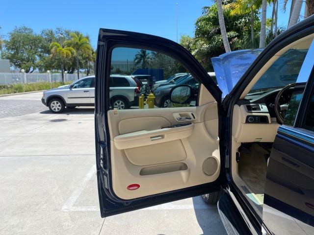 2007 Blue Chip /Cocoa/Very Light Cashmere Cadillac Escalade ESV SUNROOF AWD LOW MILES 47,118 (1GYFK66827R) with an 6.2L Vortec 1000 VVT V8 SFI Engine engine, Automatic transmission, located at 4701 North Dixie Hwy, Pompano Beach, FL, 33064, (954) 422-2889, 26.240938, -80.123474 - OUR WEBPAGE FLORIDACARS1.COM HAS OVER 100 PHOTOS AND FREE CARFAX LINK 2007 Cadillac Escalade ESV 4WD 4 Door Wagon/Sport Utility 6.2L V8 F Gasoline 19 MPG All Wheel Drive Features 20 Inch Plus Wheels 4WD/AWD A/C Seat(s) ABS Brakes Air Conditioning Alloy Wheels AM/FM Stereo Automatic Transmission Blue - Photo#9