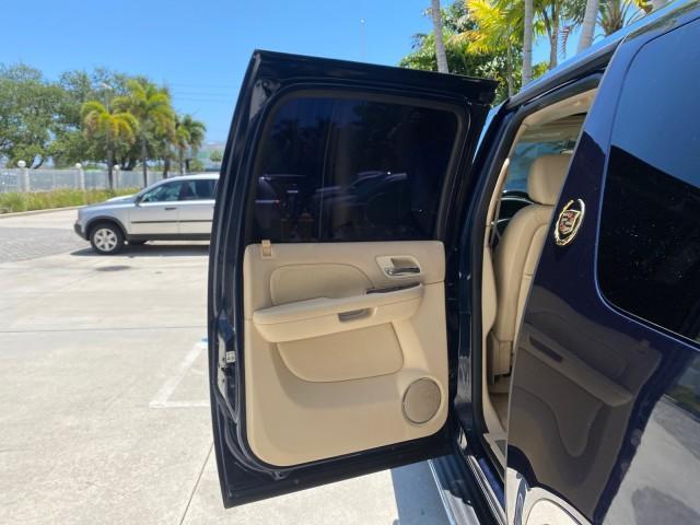 2007 Blue Chip /Cocoa/Very Light Cashmere Cadillac Escalade ESV SUNROOF AWD LOW MILES 47,118 (1GYFK66827R) with an 6.2L Vortec 1000 VVT V8 SFI Engine engine, Automatic transmission, located at 4701 North Dixie Hwy, Pompano Beach, FL, 33064, (954) 422-2889, 26.240938, -80.123474 - OUR WEBPAGE FLORIDACARS1.COM HAS OVER 100 PHOTOS AND FREE CARFAX LINK 2007 Cadillac Escalade ESV 4WD 4 Door Wagon/Sport Utility 6.2L V8 F Gasoline 19 MPG All Wheel Drive Features 20 Inch Plus Wheels 4WD/AWD A/C Seat(s) ABS Brakes Air Conditioning Alloy Wheels AM/FM Stereo Automatic Transmission Blue - Photo#13