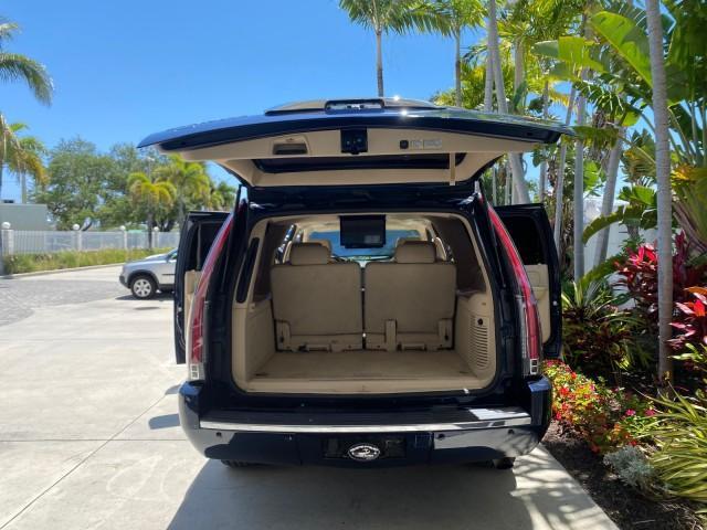 2007 Blue Chip /Cocoa/Very Light Cashmere Cadillac Escalade ESV SUNROOF AWD LOW MILES 47,118 (1GYFK66827R) with an 6.2L Vortec 1000 VVT V8 SFI Engine engine, Automatic transmission, located at 4701 North Dixie Hwy, Pompano Beach, FL, 33064, (954) 422-2889, 26.240938, -80.123474 - OUR WEBPAGE FLORIDACARS1.COM HAS OVER 100 PHOTOS AND FREE CARFAX LINK 2007 Cadillac Escalade ESV 4WD 4 Door Wagon/Sport Utility 6.2L V8 F Gasoline 19 MPG All Wheel Drive Features 20 Inch Plus Wheels 4WD/AWD A/C Seat(s) ABS Brakes Air Conditioning Alloy Wheels AM/FM Stereo Automatic Transmission Blue - Photo#15