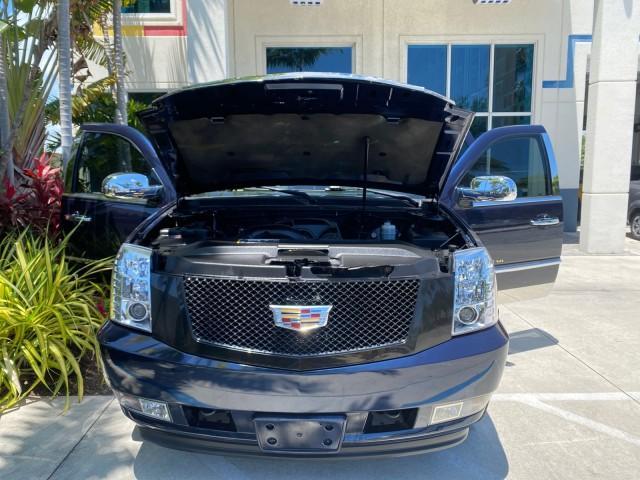 2007 Blue Chip /Cocoa/Very Light Cashmere Cadillac Escalade ESV SUNROOF AWD LOW MILES 47,118 (1GYFK66827R) with an 6.2L Vortec 1000 VVT V8 SFI Engine engine, Automatic transmission, located at 4701 North Dixie Hwy, Pompano Beach, FL, 33064, (954) 422-2889, 26.240938, -80.123474 - OUR WEBPAGE FLORIDACARS1.COM HAS OVER 100 PHOTOS AND FREE CARFAX LINK 2007 Cadillac Escalade ESV 4WD 4 Door Wagon/Sport Utility 6.2L V8 F Gasoline 19 MPG All Wheel Drive Features 20 Inch Plus Wheels 4WD/AWD A/C Seat(s) ABS Brakes Air Conditioning Alloy Wheels AM/FM Stereo Automatic Transmission Blue - Photo#17